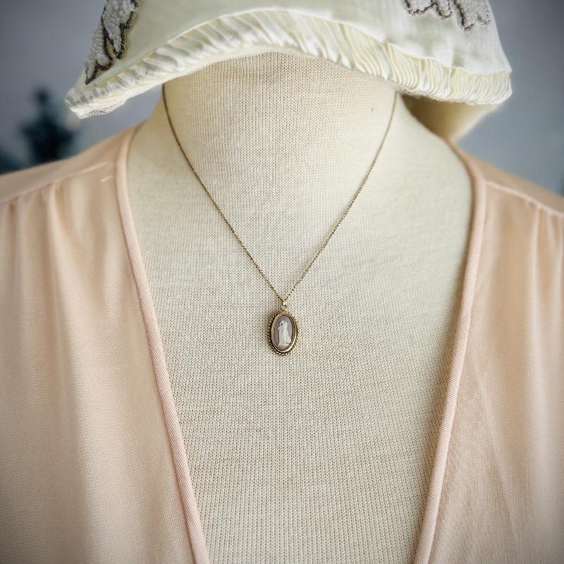 Vintage Wedgwood Made in England x Rainbow Gold Filled Liliac Pendant Necklace (MT2532)