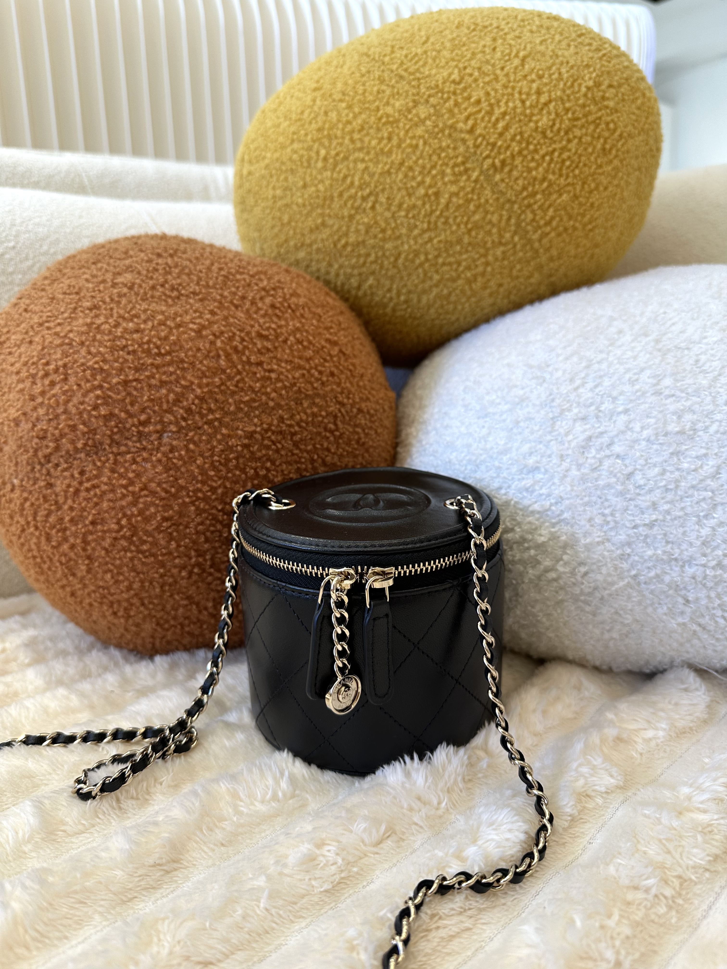 Pre-owned Chanel Bucket Vanity Case with Chain/ Product Code: 248306