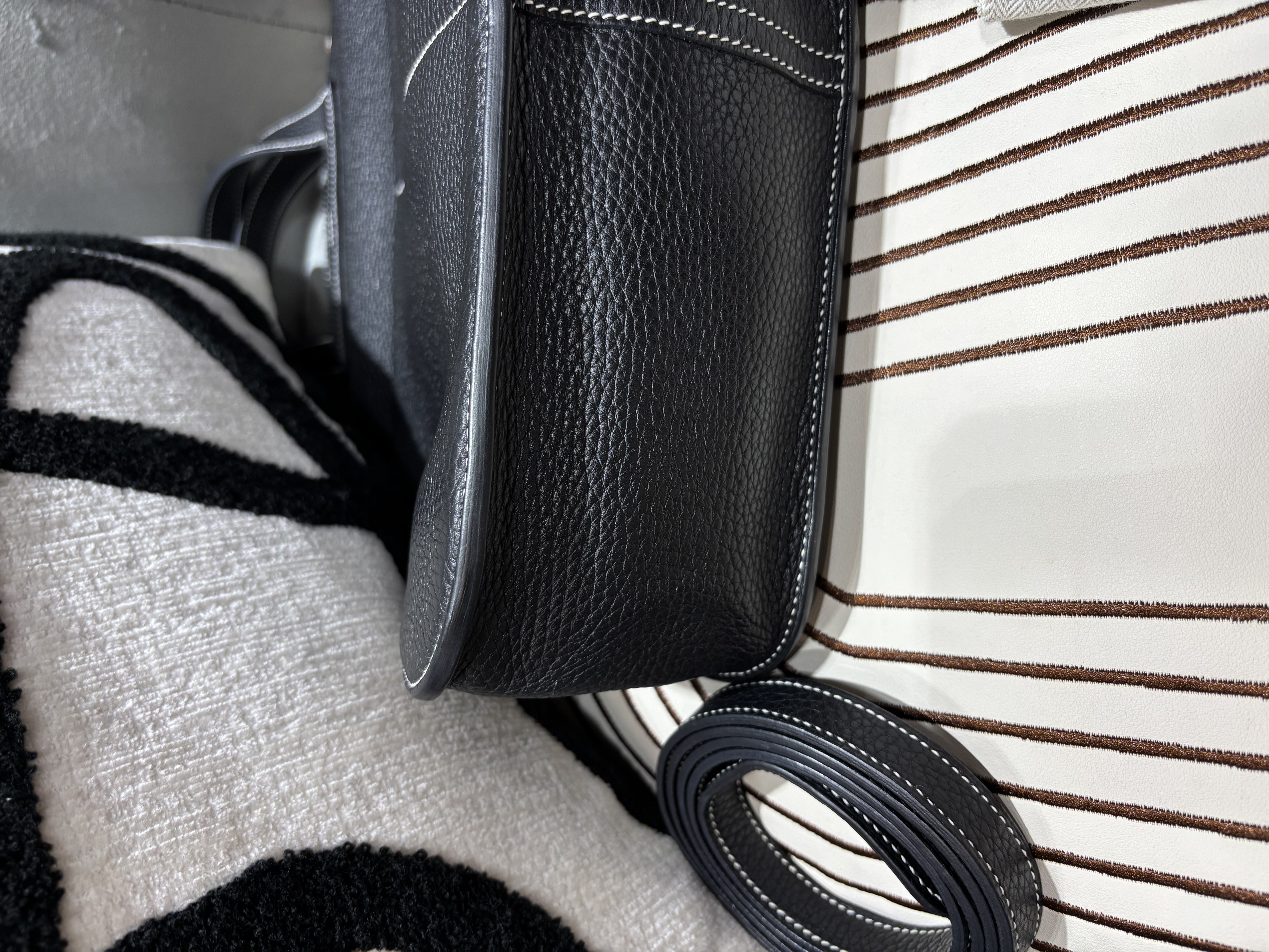 Hermes Halzan 31 ,STAMP X 黑色銀扣 100%Authentic, 98%New  ✅收據✅Dust bag 