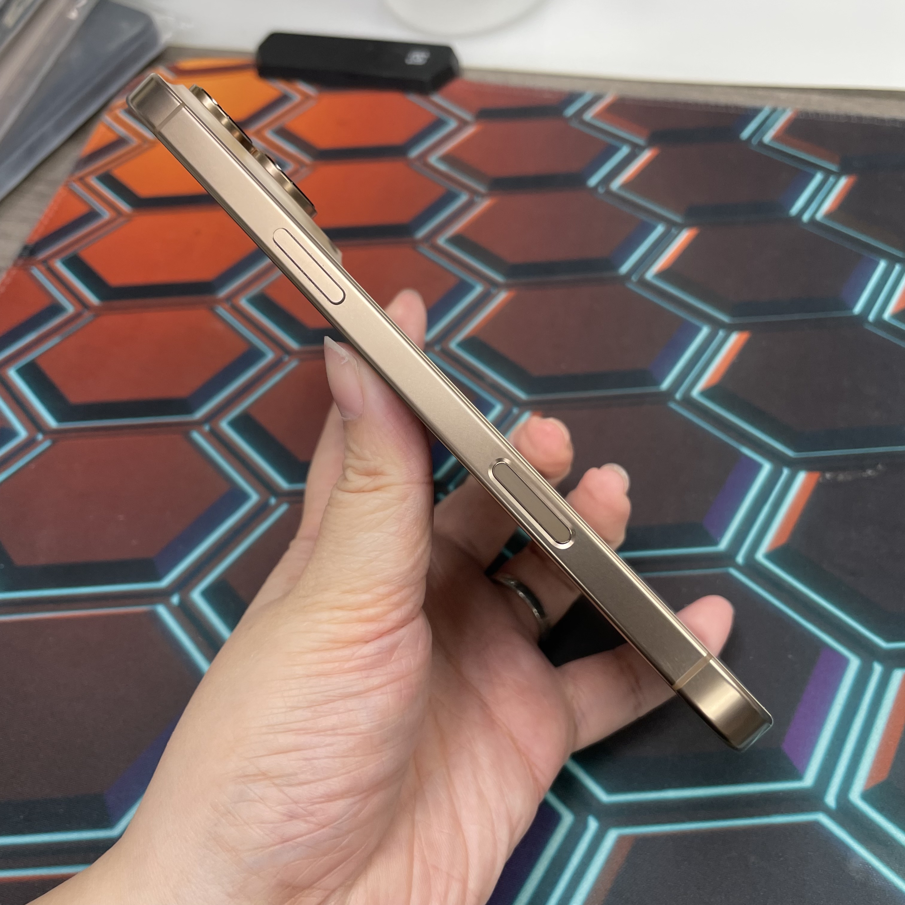 *8053 16 Pro max 完美機 512GB 電89 沙色 gold