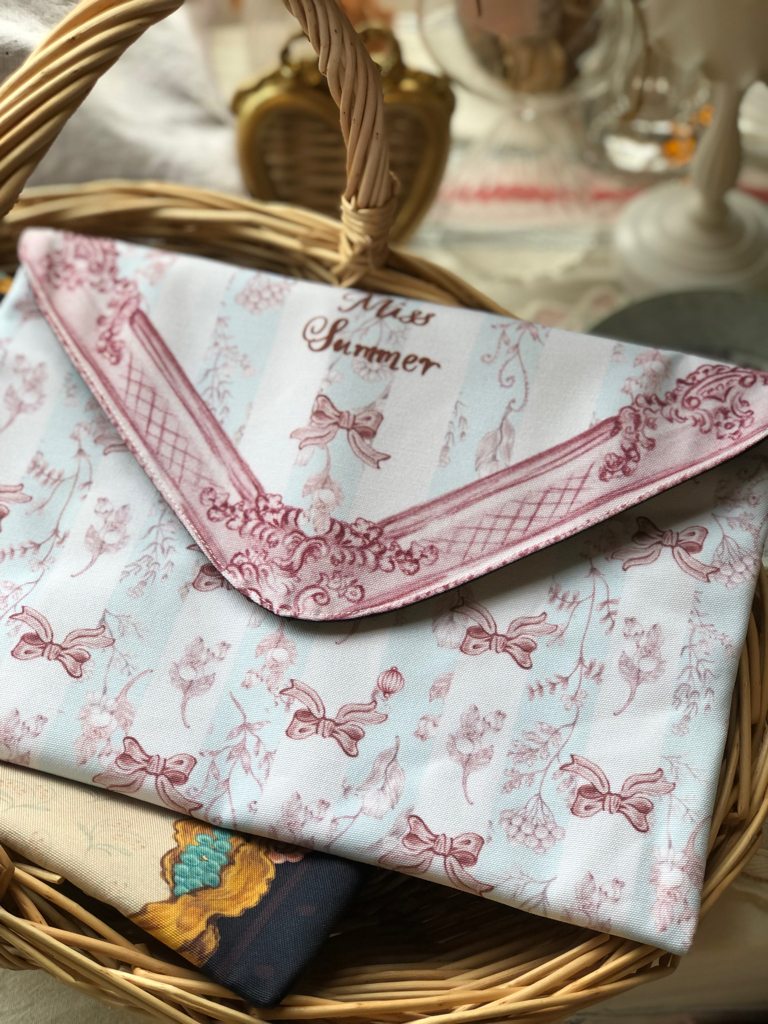 Miss Summer envelope clutch