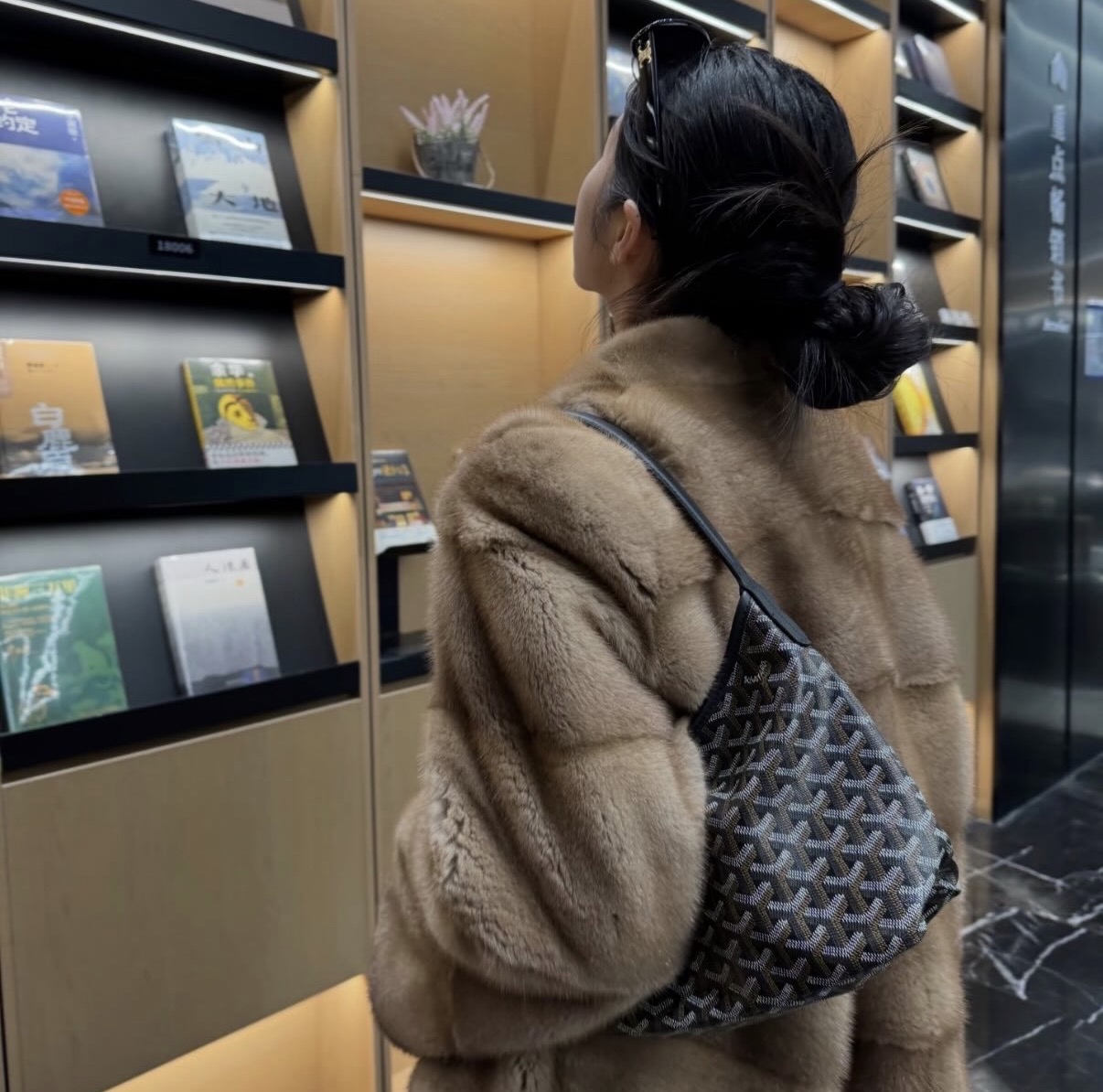 Whatsapp 📲check 價(只限跟手繪英文字 )Goyard mini hobo 接單中💖 專門店出左policy 不單賣袋