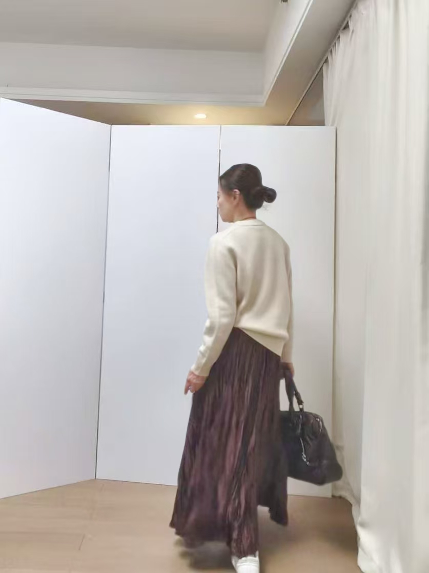 ### #3002, Lambswool Cashmere V- neck Pullover 綿羊毛茄士咩V領針織上衫