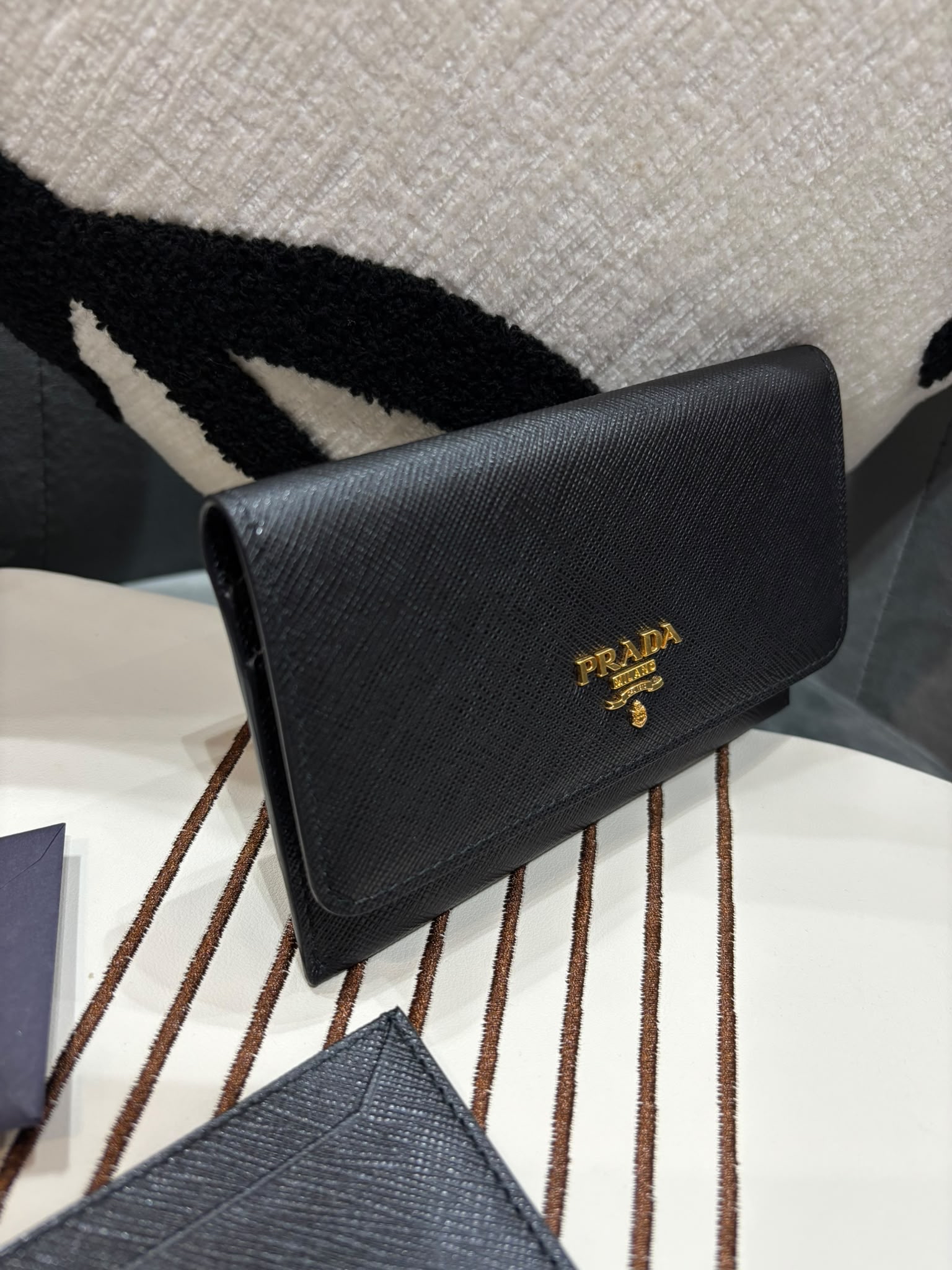 Prada Saffiano leather wallet with card holder 100%Authentic, 99%New ✅ certificate ✅Box