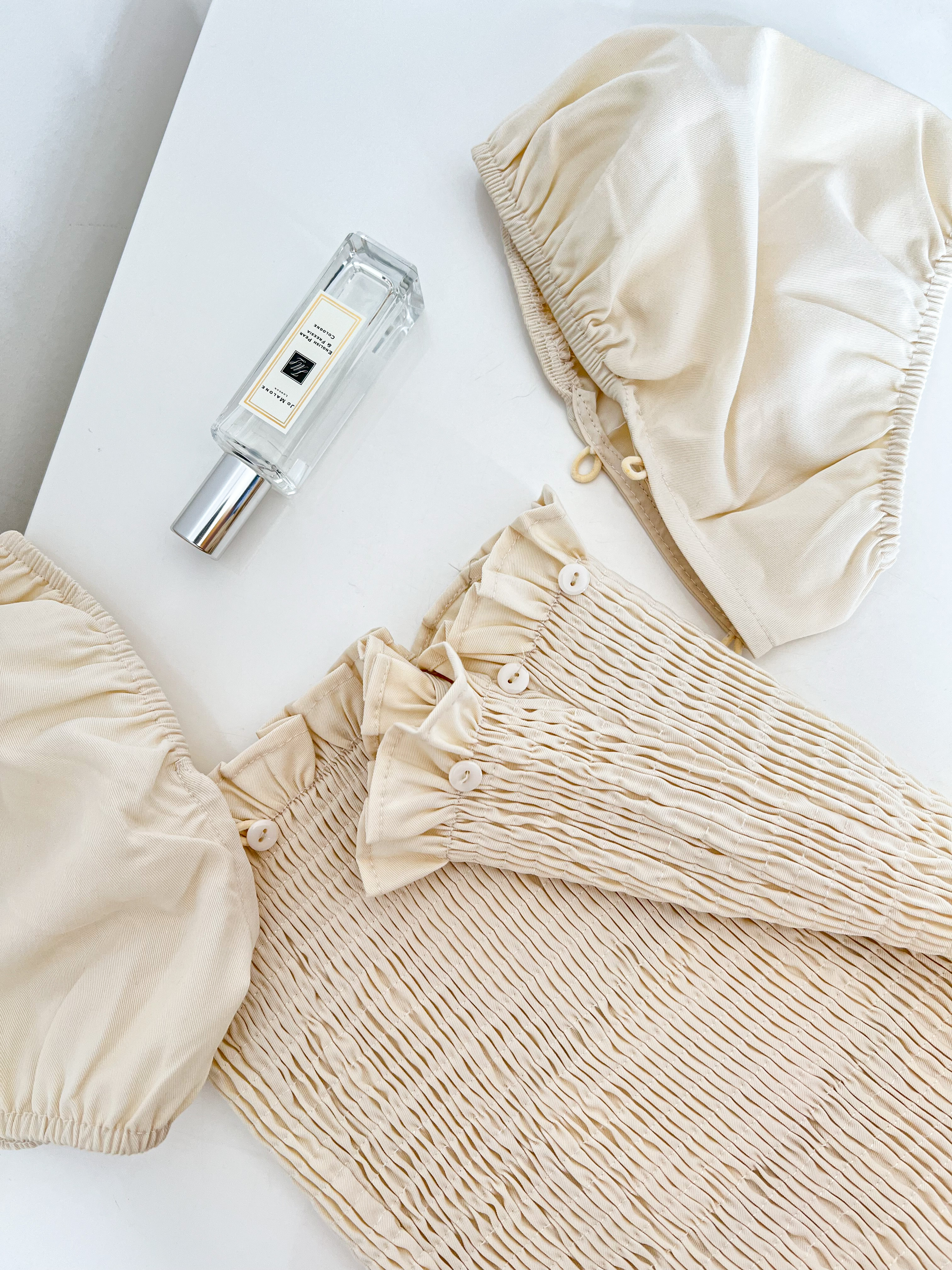 Ruffled Puff Sleeves Top 法式泡泡袖褶皱小上衣 ( 2 colour )