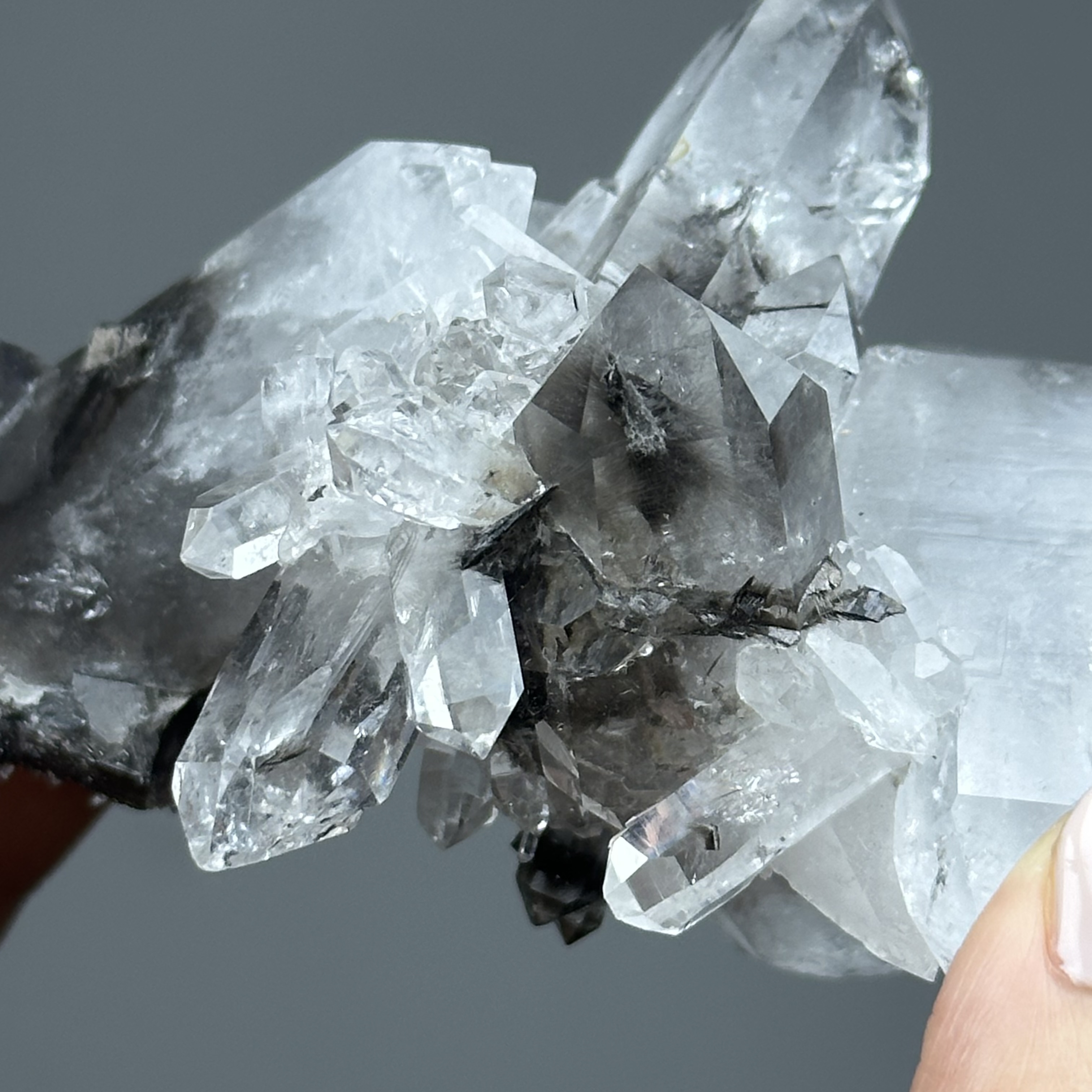 黑銀鈦水晶簇 - Brookite and Rutile Quartz | RU011