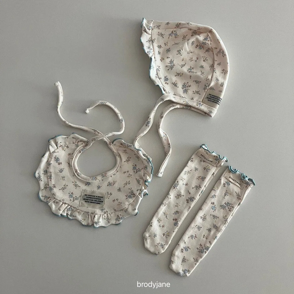 🇰🇷Brodyjane bonnet/bib/socks