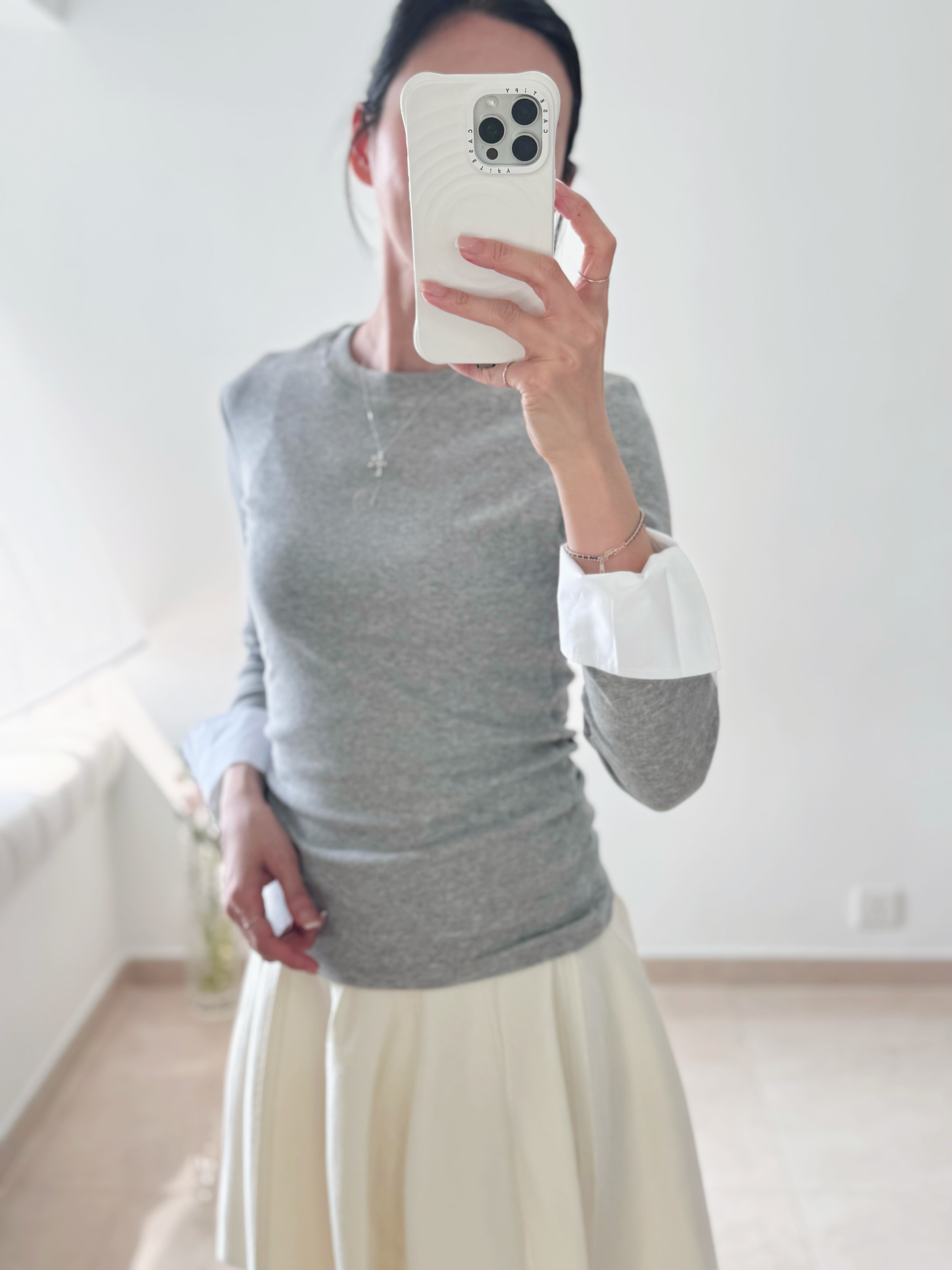 Feminine stretchy cuff tee 