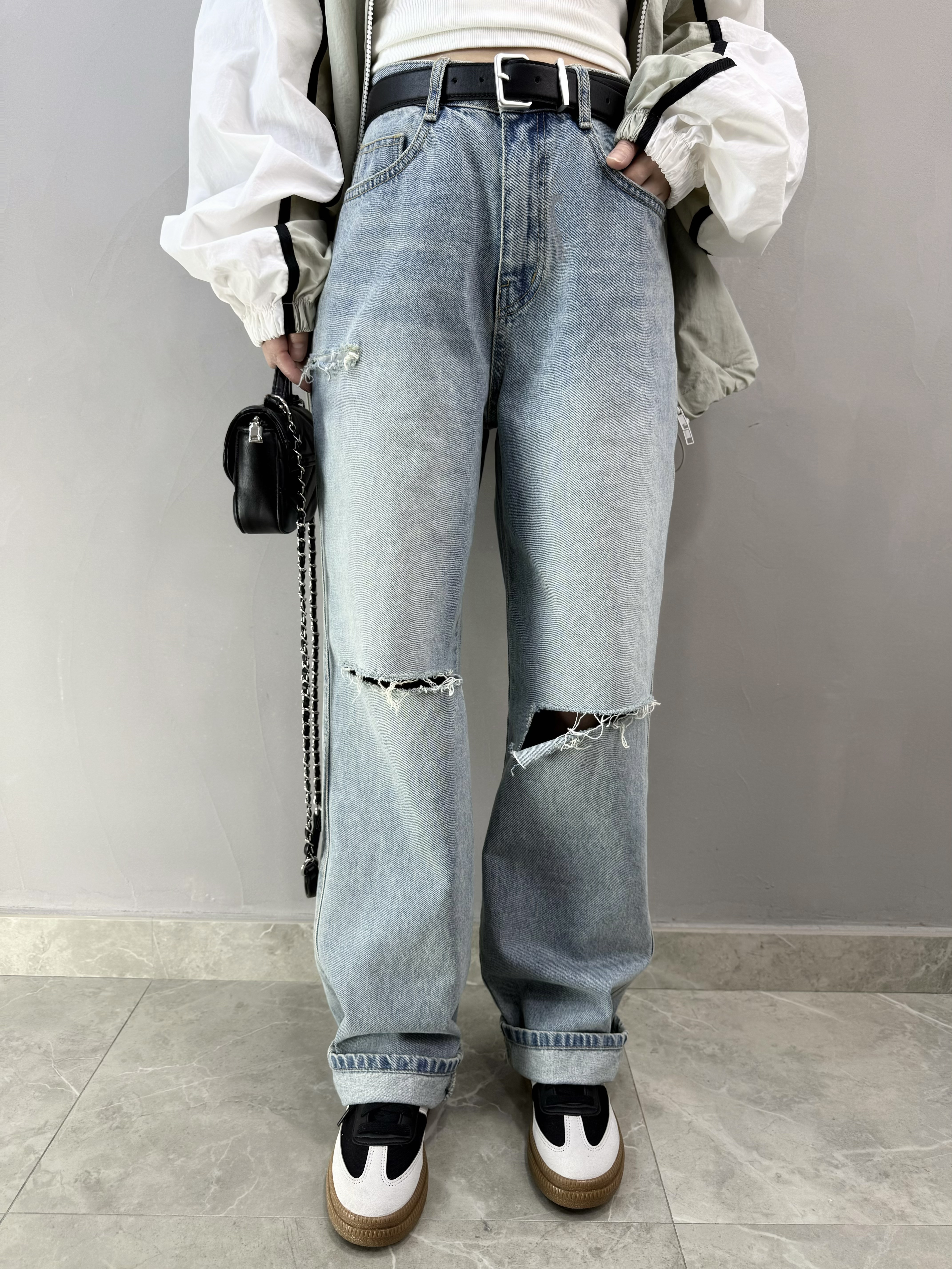 J75 洗水穿窿直腳牛仔褲