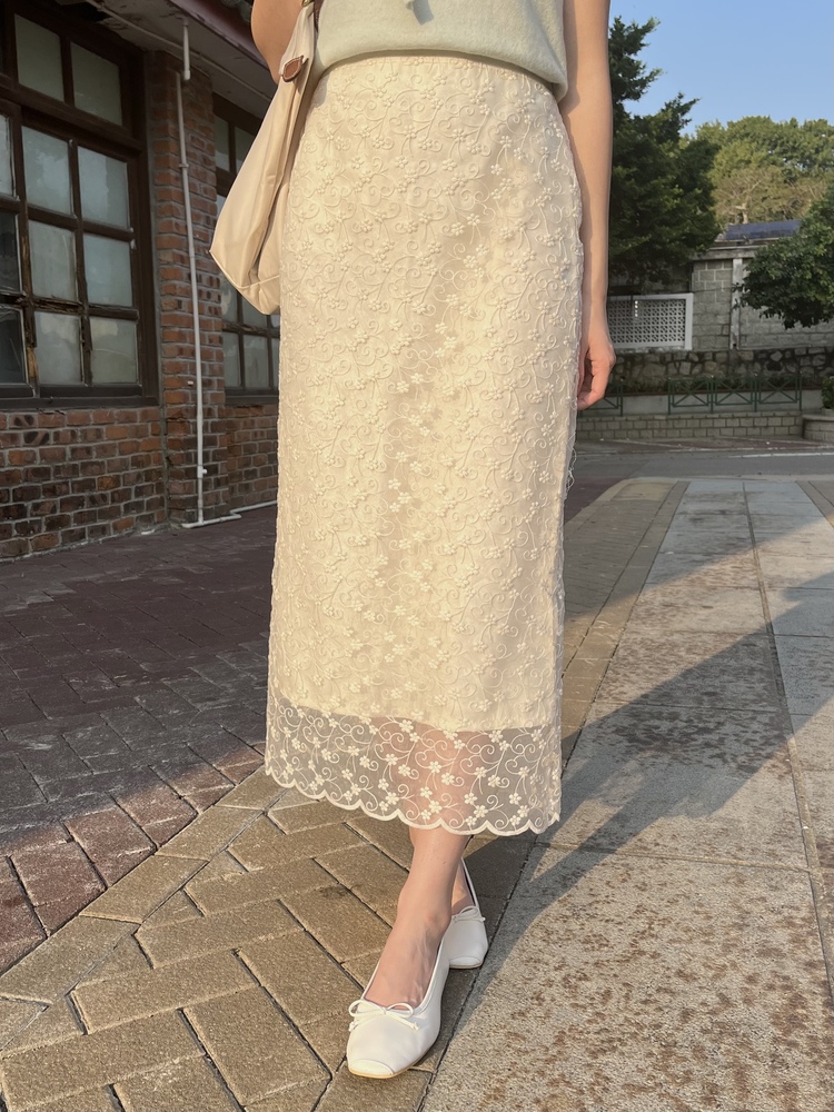 Blossom Embroidery Skirt (Cream)