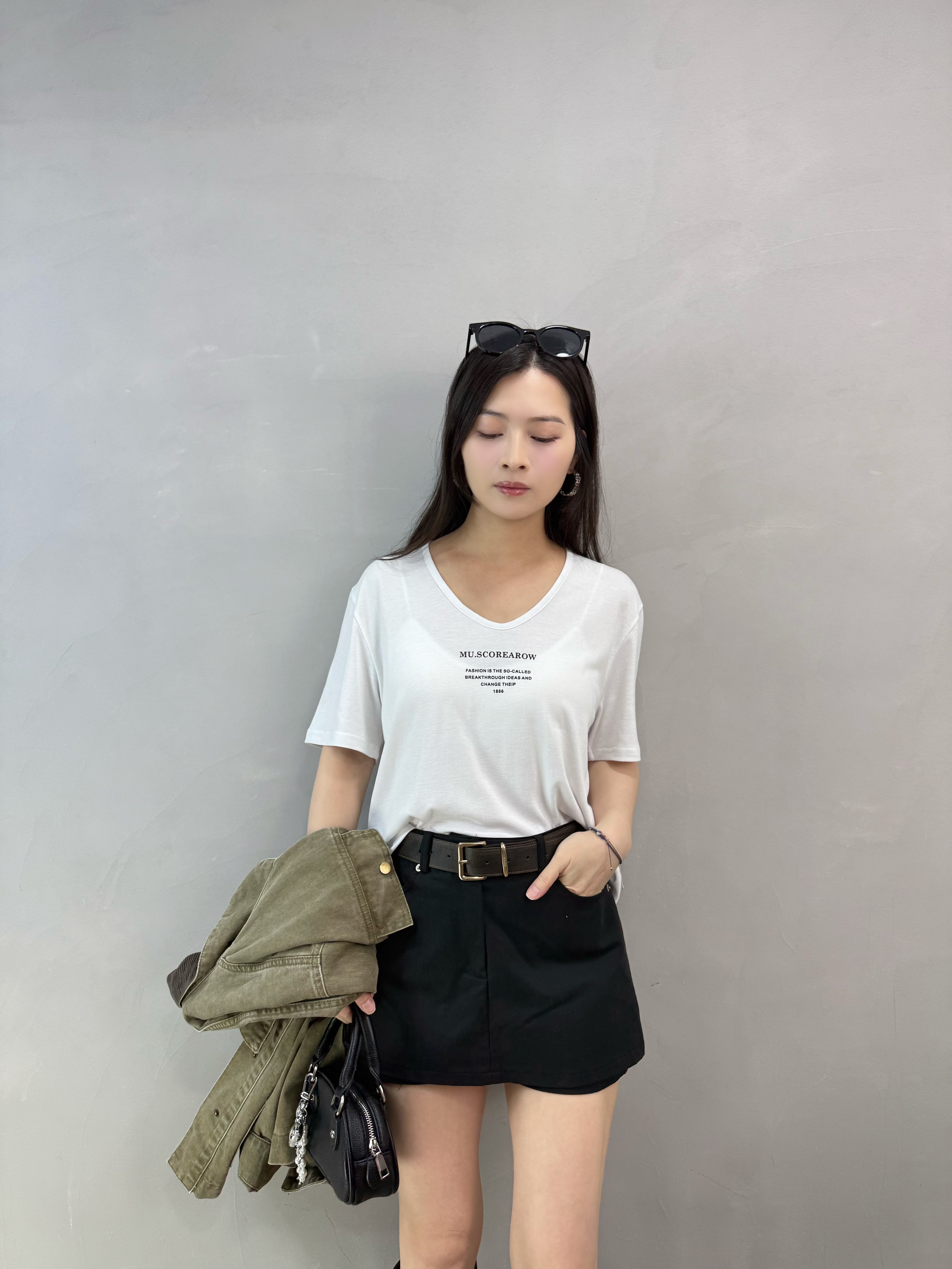 D09 U領細字Tee