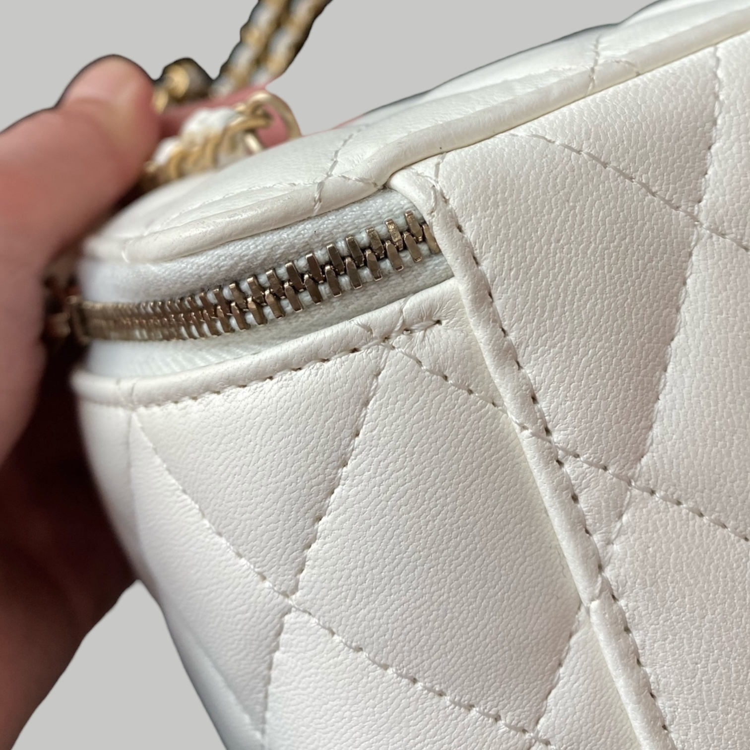 Chanel Lambskin vanity羊皮金球長盒子