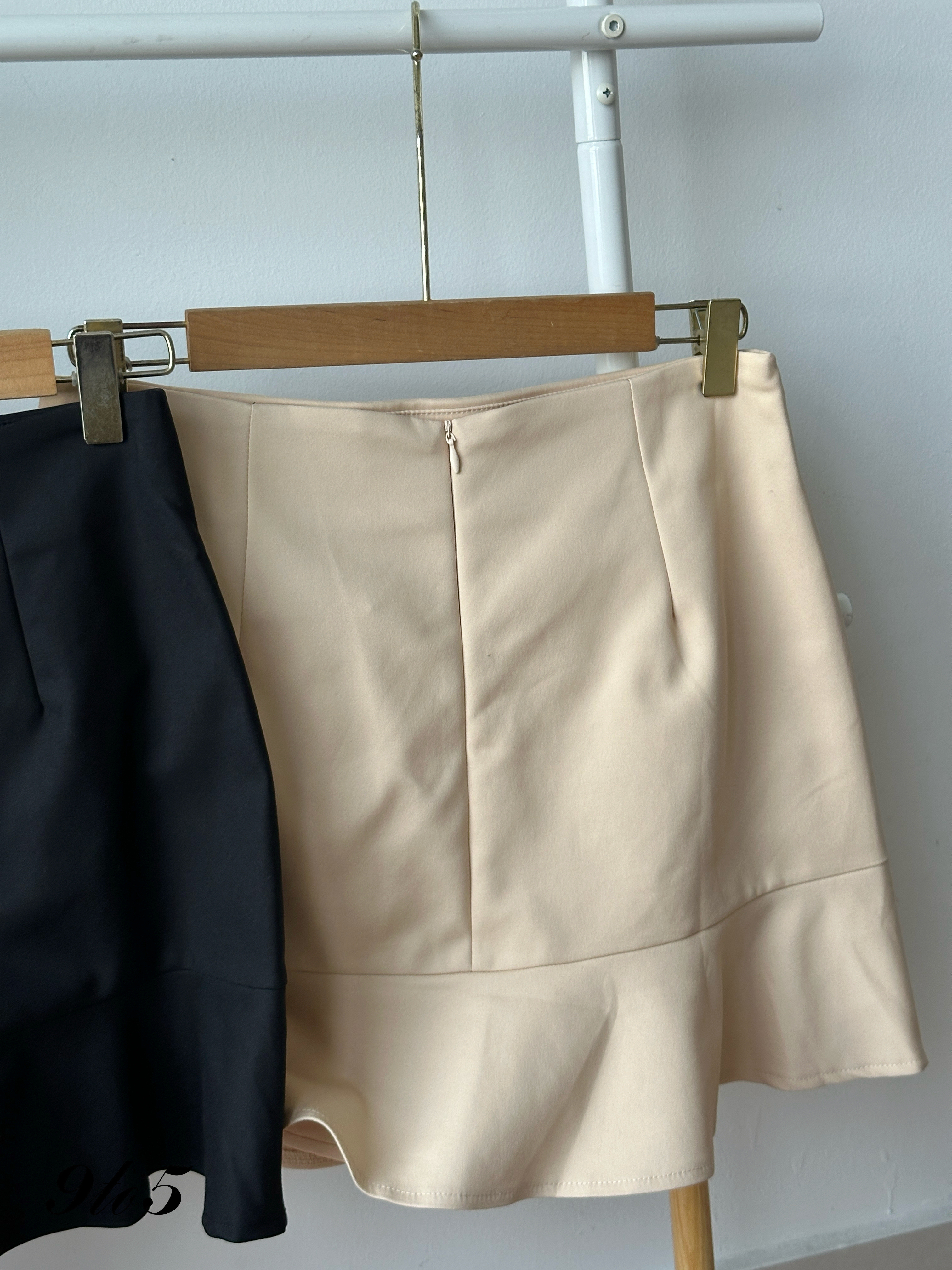 S1932 Short Mermaid Skirt - Beige & Black 