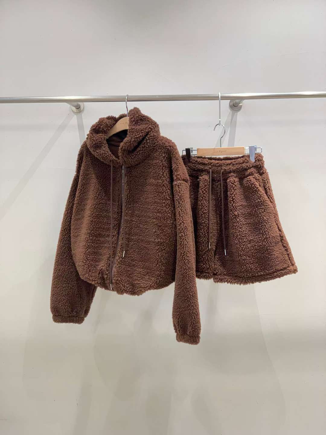 韓國🇰🇷April 粒粒毛set 裝$399 （預購10-14天）