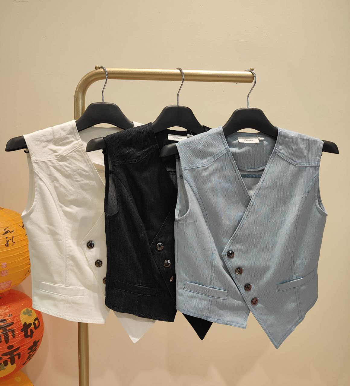 V领马甲式上衣 1830