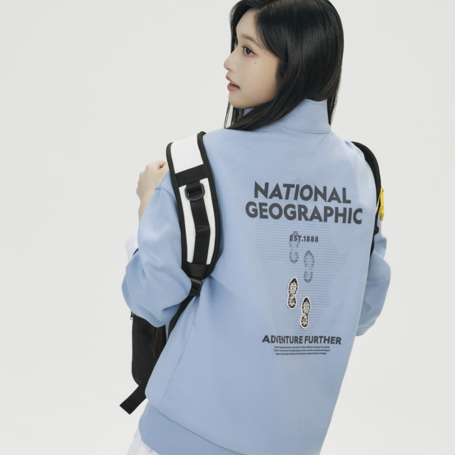 [IVE LEESEO x NATIONAL GEOGRAPHIC] Rontra Graphic Semi-Oversized Fit Half Zip-Up Sweatshirt (2色)