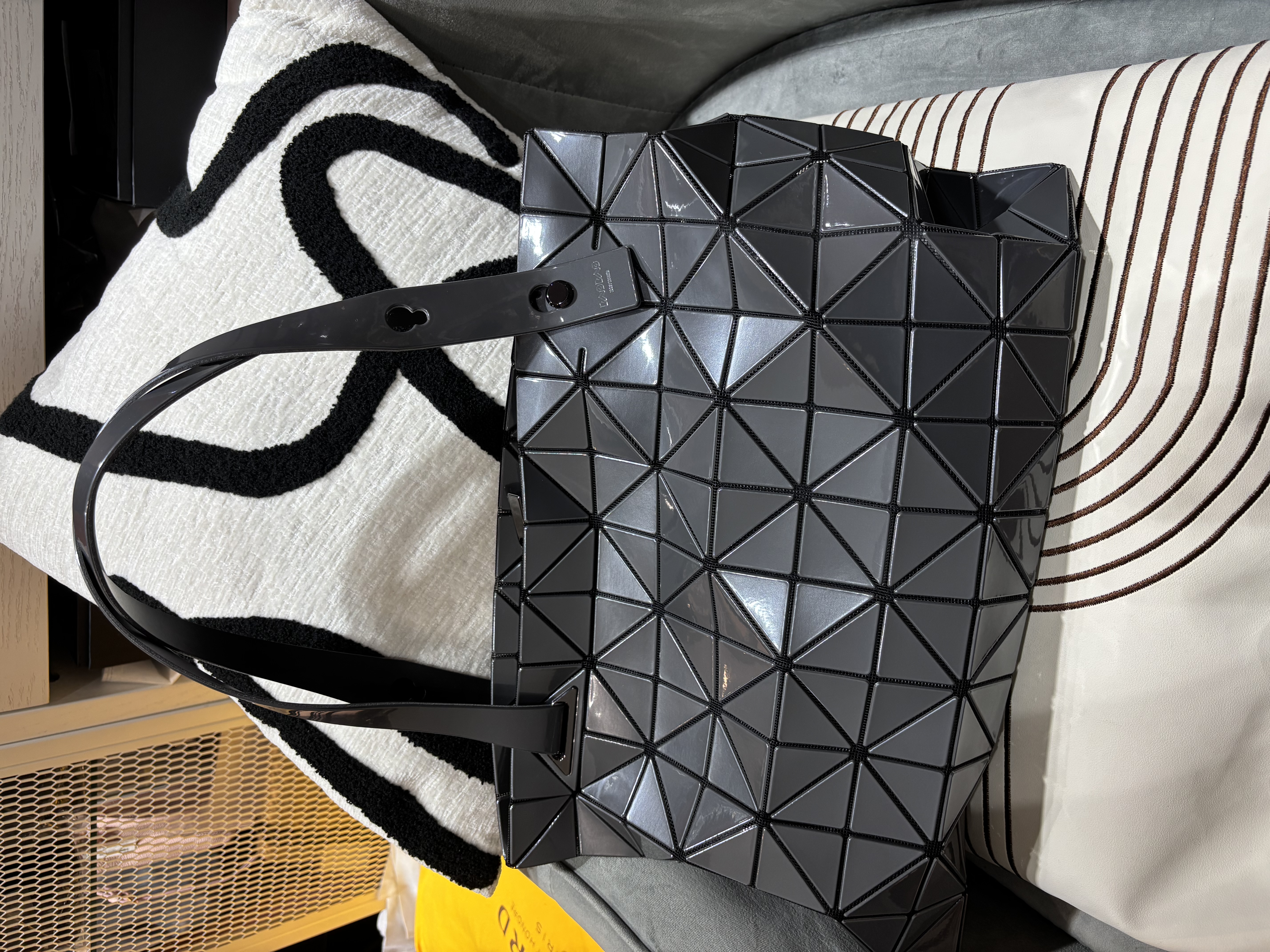 Issey Miyake bao bao zip Boston bag 100%Authentic,98%new✅dust bag  