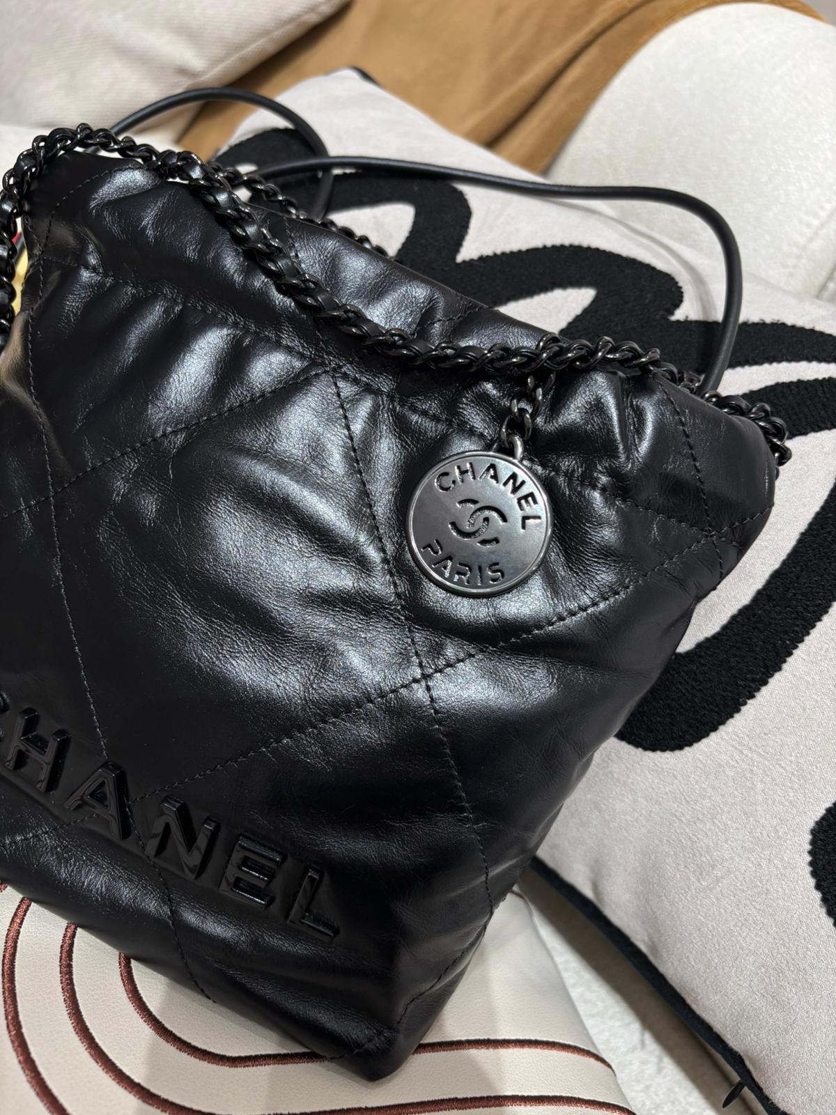 Chanel 22 mini so black calfskin  100%Authentic ,95%new ✅chip✅dust bag✅box