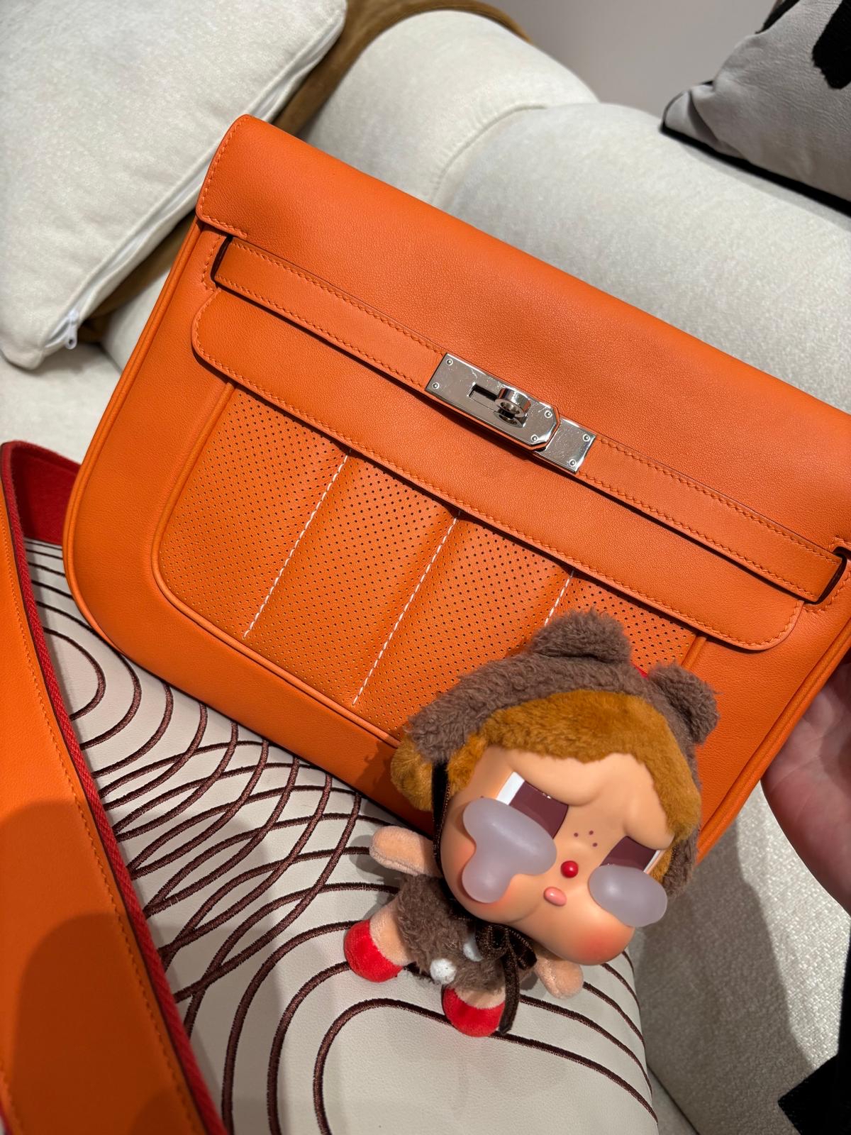 Hermes berline 28,calfskin 100%Authentic ,98%new ✅dust bag✅strap  