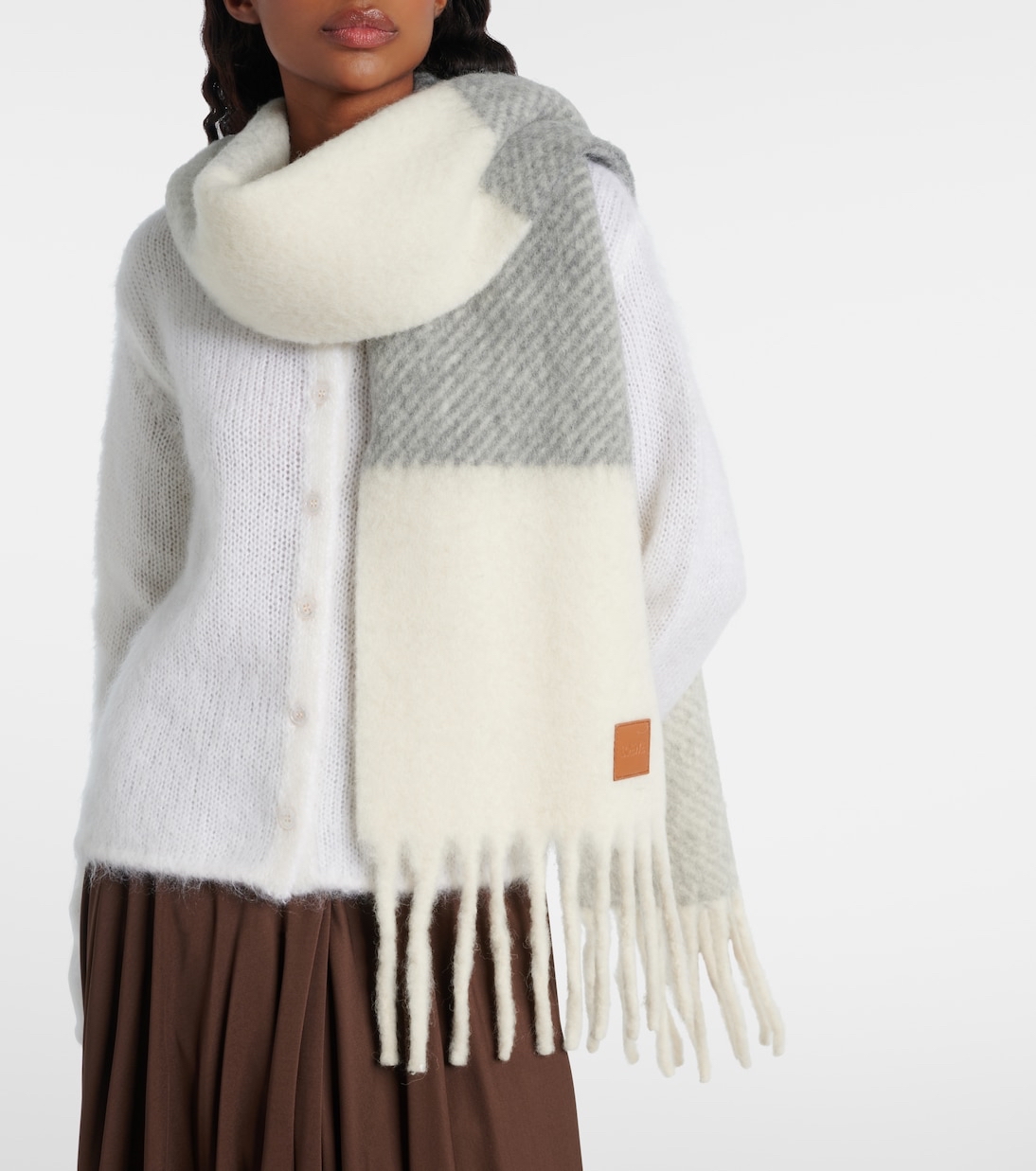 限時優惠✨訂貨🍒Loewe Scarf in alpaca and wool 拼色簡約皮章logo~ Size 27x212cm