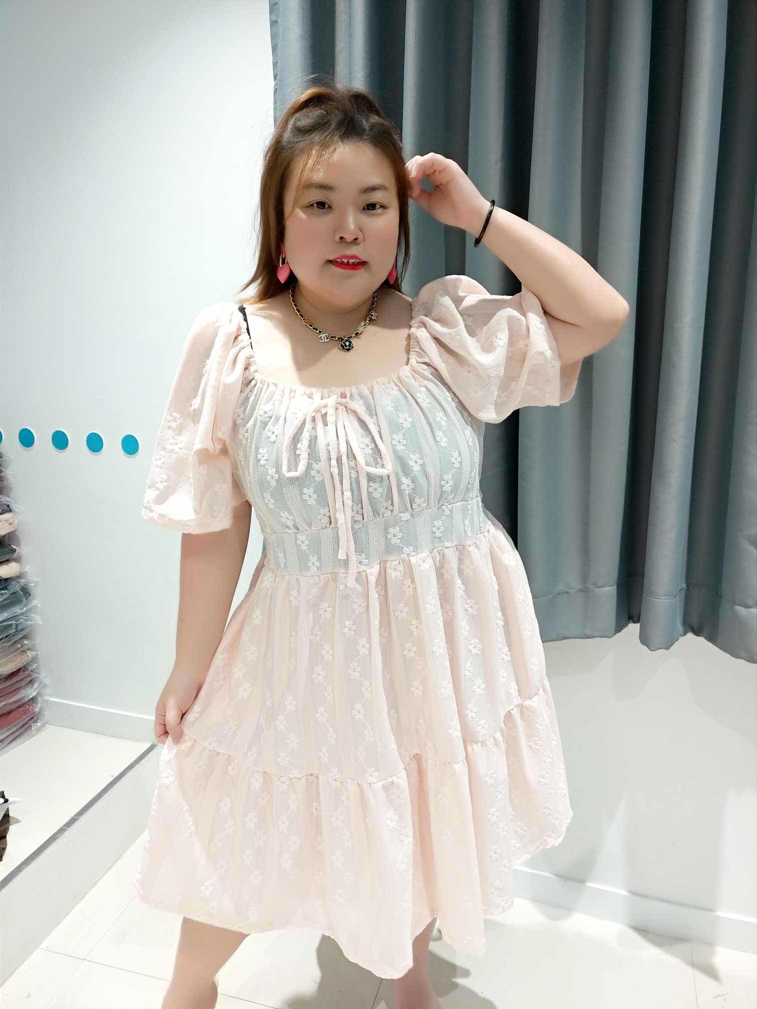 DOC08 立体花纹连身裙