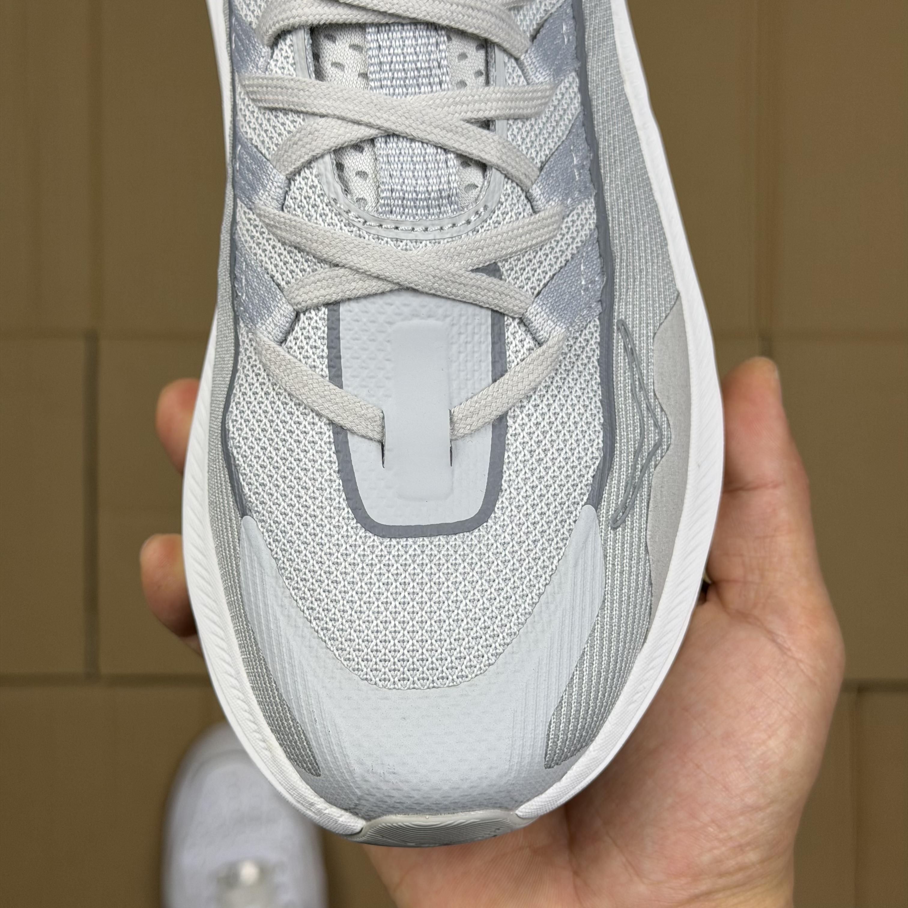 Hoka One One Kawana Mid