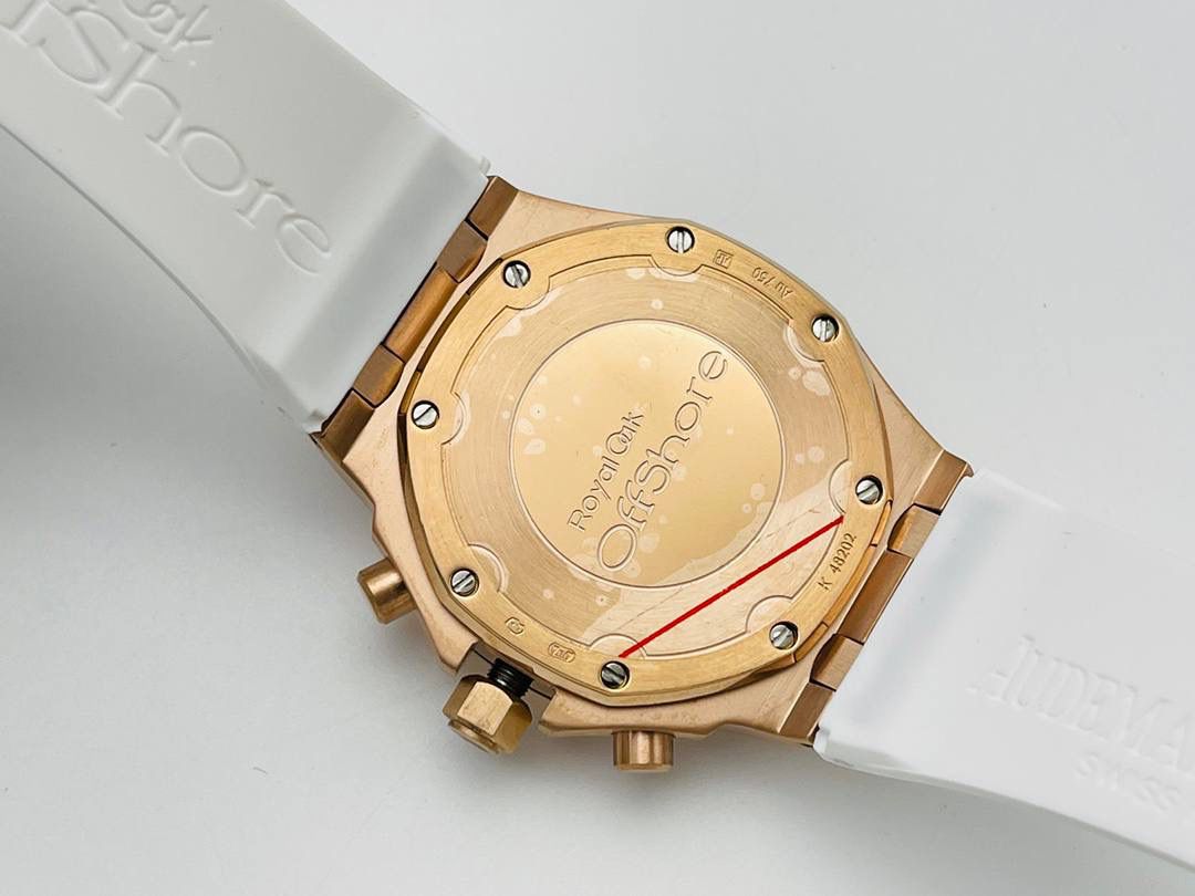 爱彼AP皇家橡树离岸系列37MM石英VK计时腕表！ 1⃣️瑞士进口石英机芯，此款爱彼是女款，不仅拥有男表的硬朗霸气风格，还增加了几分柔美、使得女装腕表更加时尚个性也是当下最热门的爱彼女式腕表之一！ 2⃣️表壳904L精钢！ 3⃣️圈口奢华南非钻，带来非凡触感与视觉享受！ 4⃣️表带采用白色液态硅胶，不一样的佩戴体验！ 非常难得的款式希望你们不要错过哦！欢迎您的品鉴！😎💯🚀