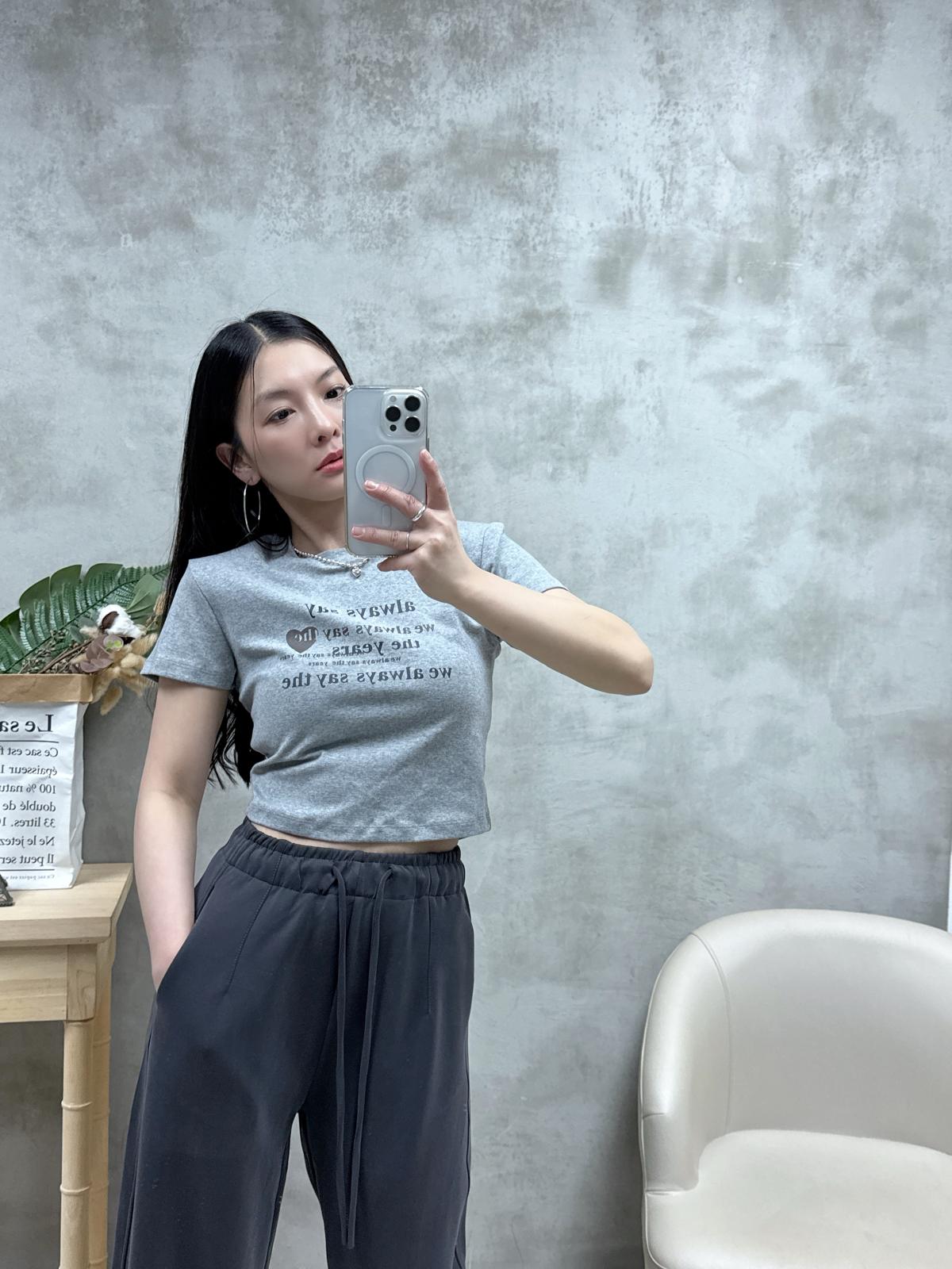 D13 細英文字短Tee