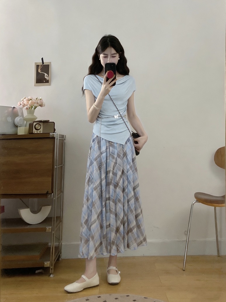 B296(7201) 法式温柔风荡领下摆尖角上衣与格纹长裙蓝套装