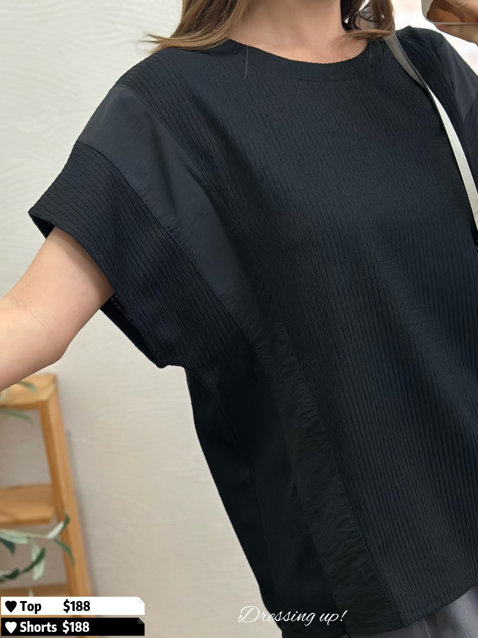 低調到極致｜黑色壓紋上衣