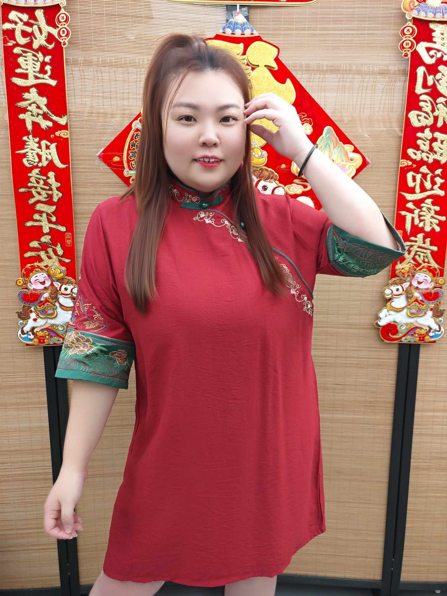 DDB12 中袖刺绣图旗袍 (胸围 120CM以内)