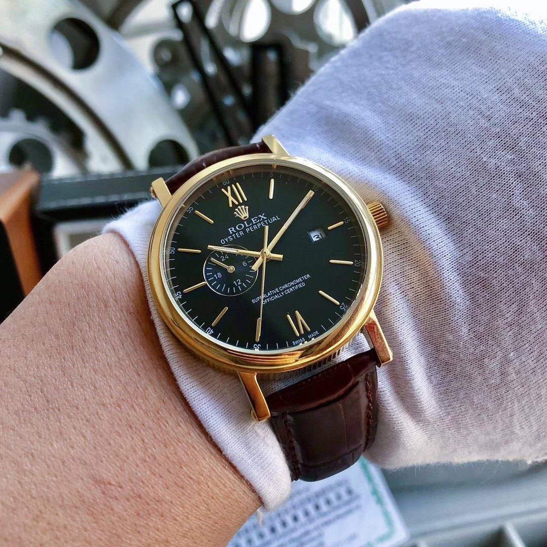 💎品牌：劳力士（领先新品，浩瀚大气）奢华大气类型：精品男士腕表（新品）表带：真牛皮表带(舒适)机芯:进口全自动机芯（稳定）材料：矿物质防刮镜面（高清，耐磨）大气爆款 豪情风格 腕间瑰宝 匠心独蕴 尺寸：直径40mm厚度12mm热卖上市！