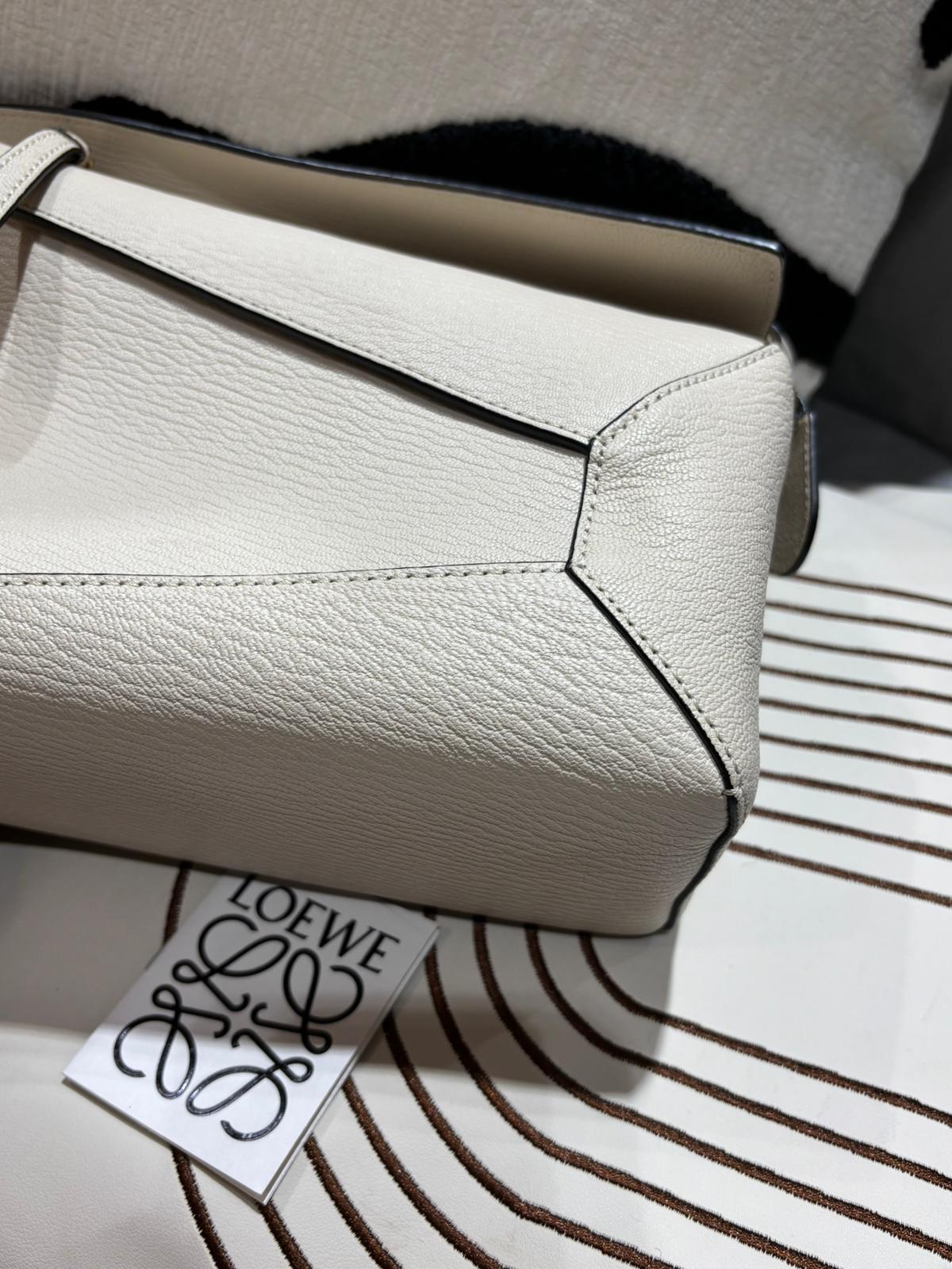 Loewe Puzzle Edge Small 100%Authentic, 99%New ✅Booklet ✅Dust bag
