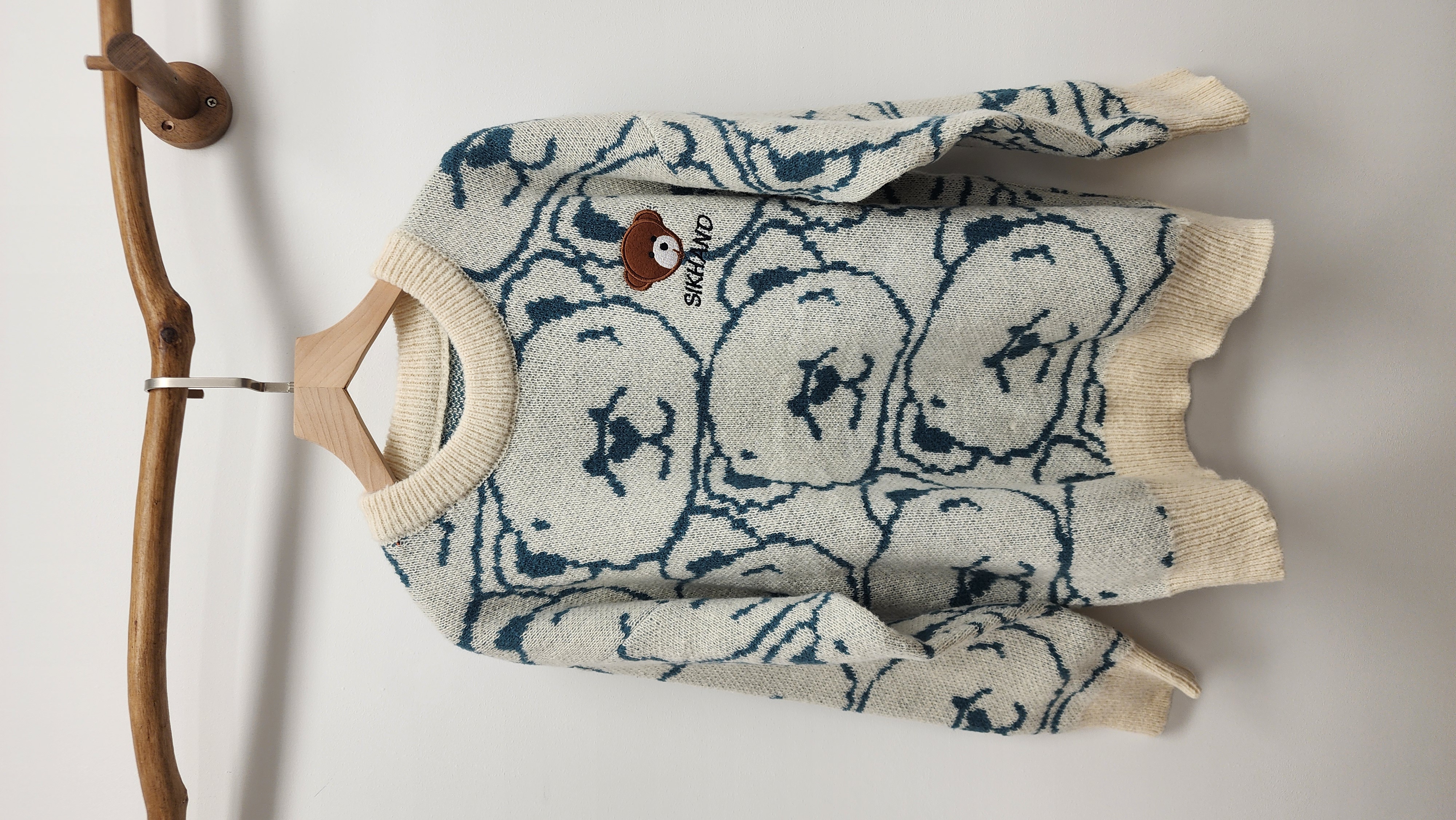 日牌米白藍熊仔頭針織衫