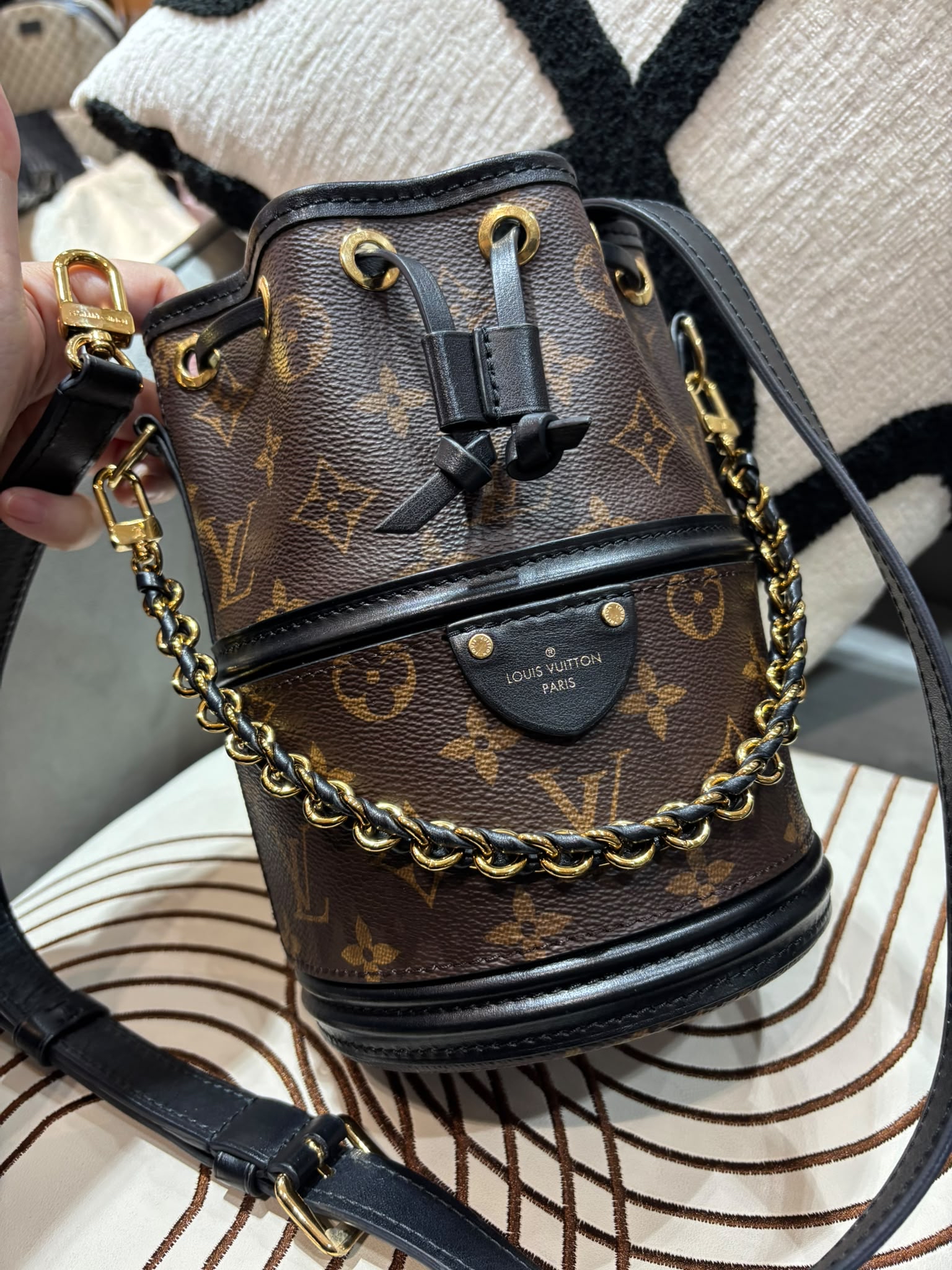 Lv canoe bucket bag M83480 Canoé 100%Authentic,92%new nfc✅dust bag