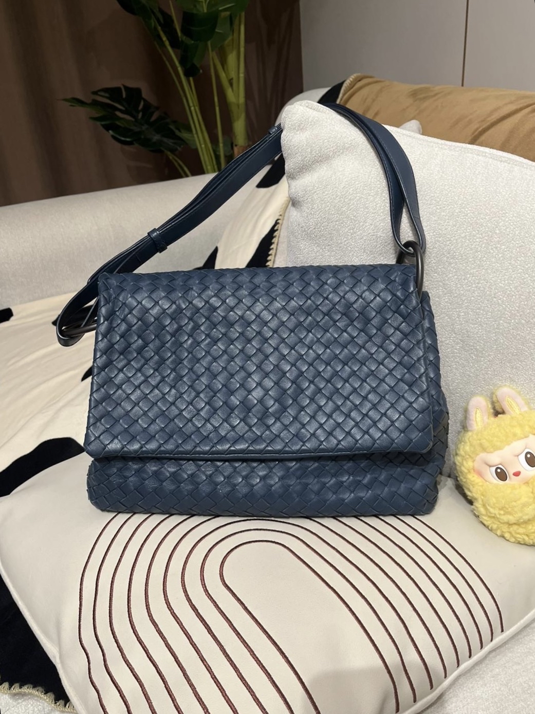 Bottega Veneta BV Shoulder Bag 深藍色小羊皮 100%Authentic, 95%new ✅dust bag