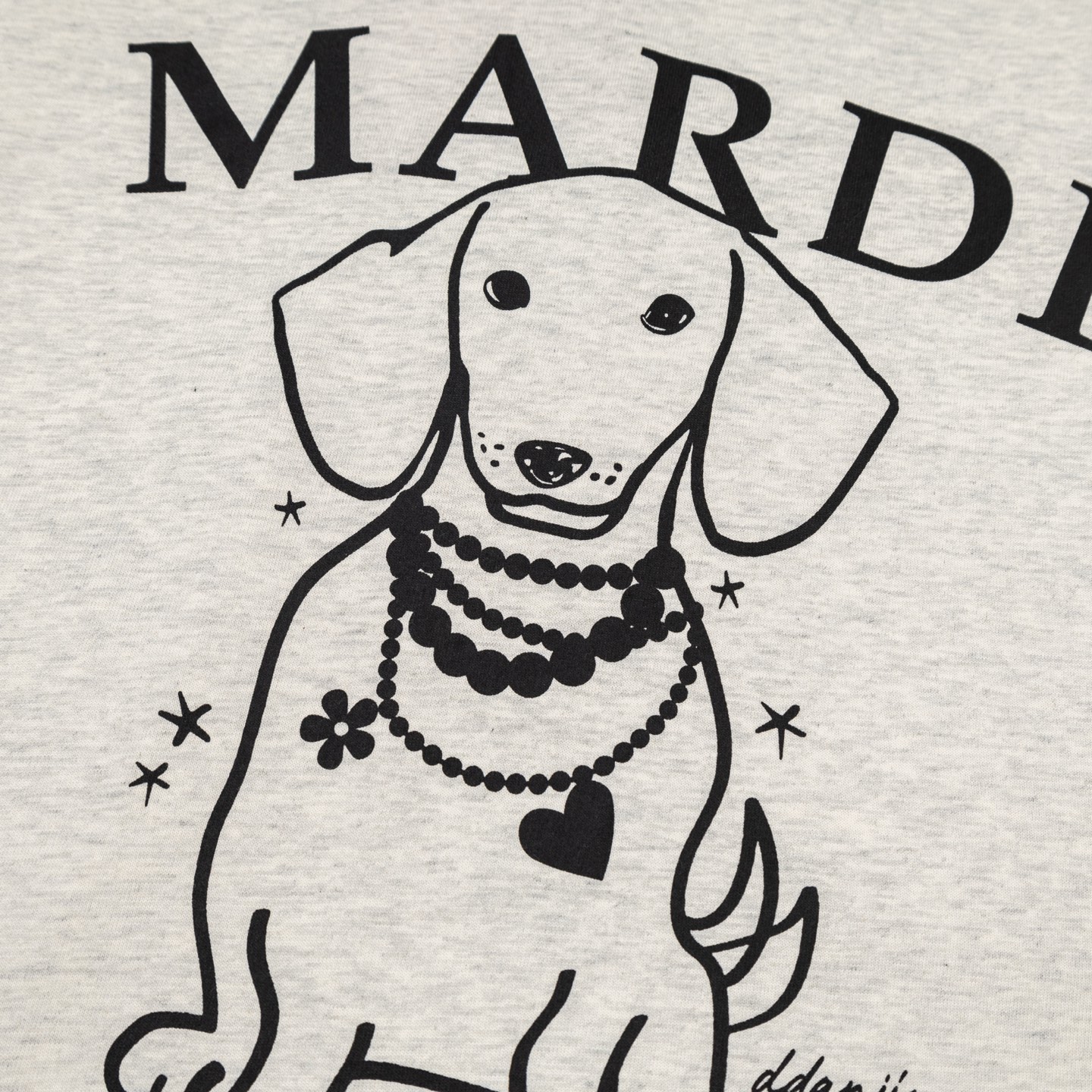 Mardi Mercredi Swing The Tail Ddanji Pearl Necklace T-shirt