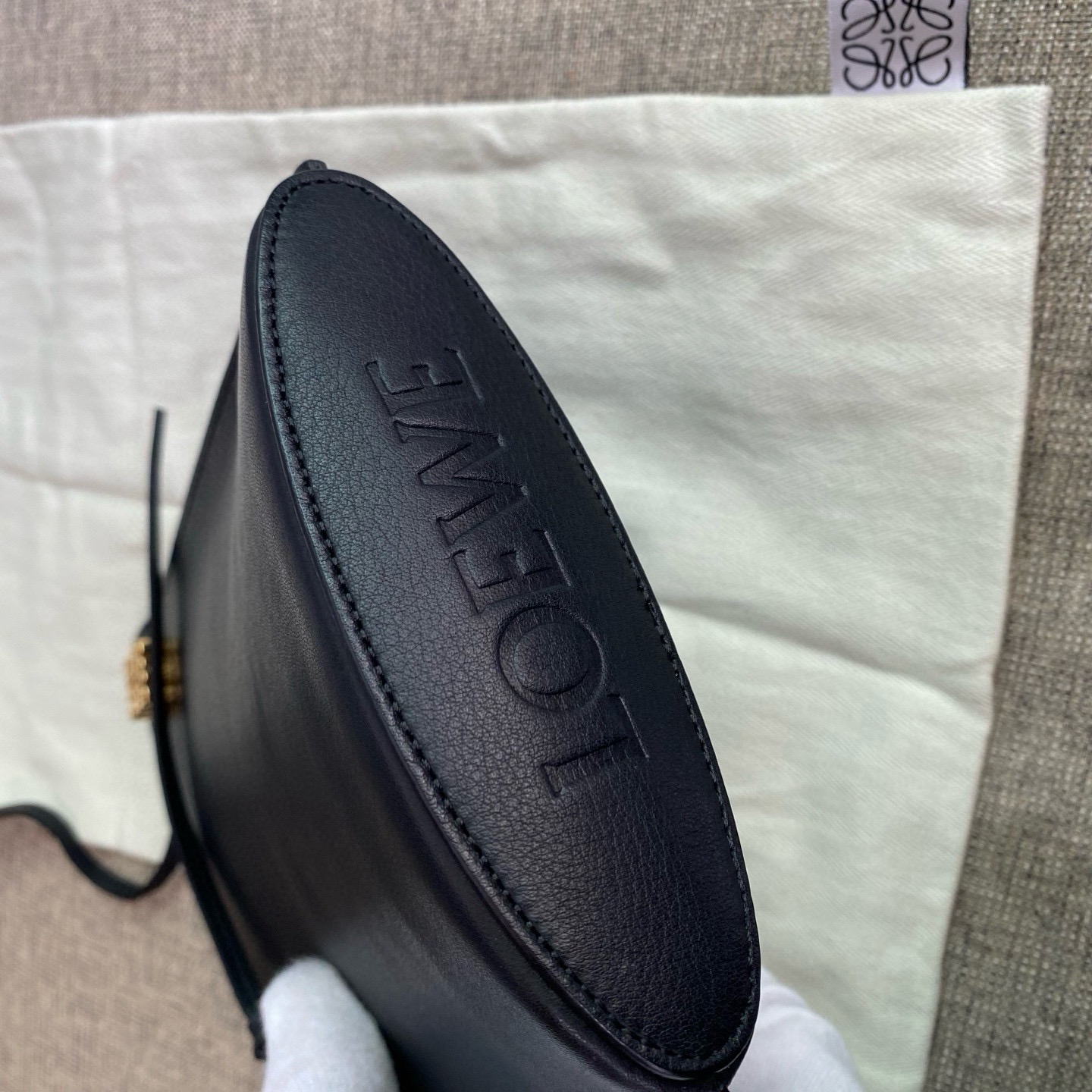 【預訂貨品】LOEWE黑色手機包