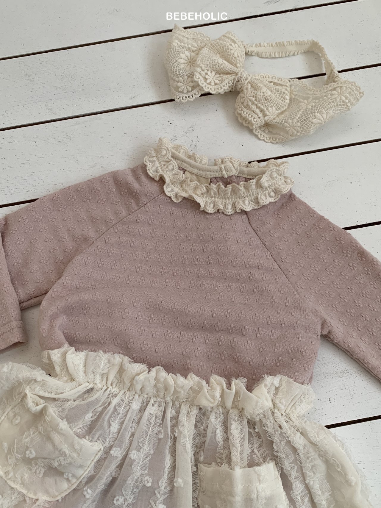 🌸預訂 韓國直送🌸🇰🇷BEBEHOLIC三色提花蕾絲花邊領長袖上衣