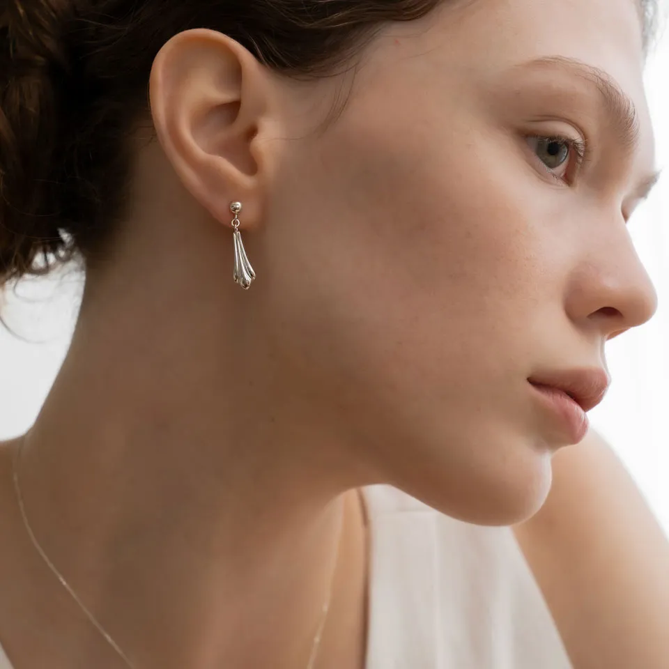AUBE DE MOI | Long Shell Drop Earring 