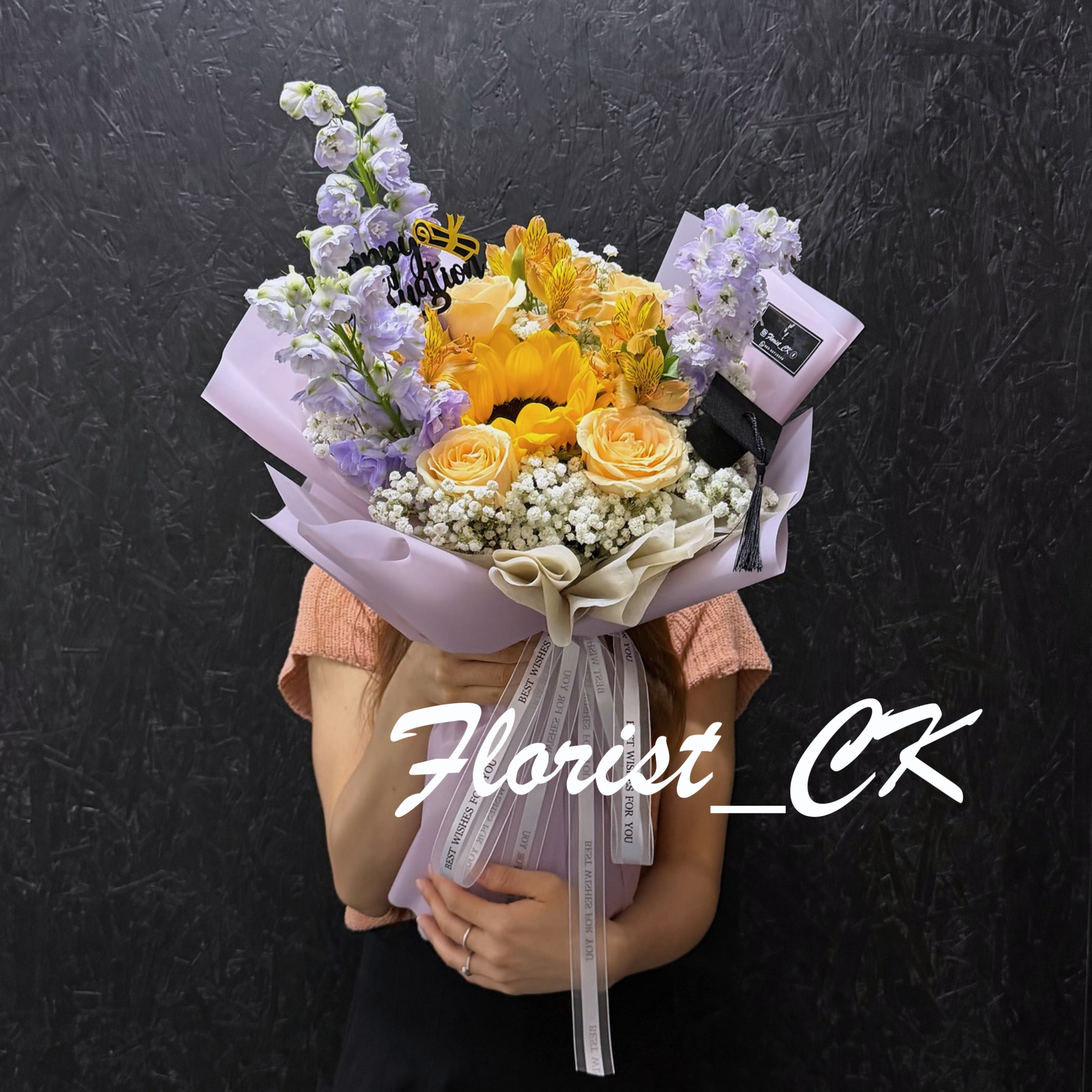 【2026 畢業鮮花推介】Charming Embrace｜向日葵玫瑰鮮花花束  (預訂款)