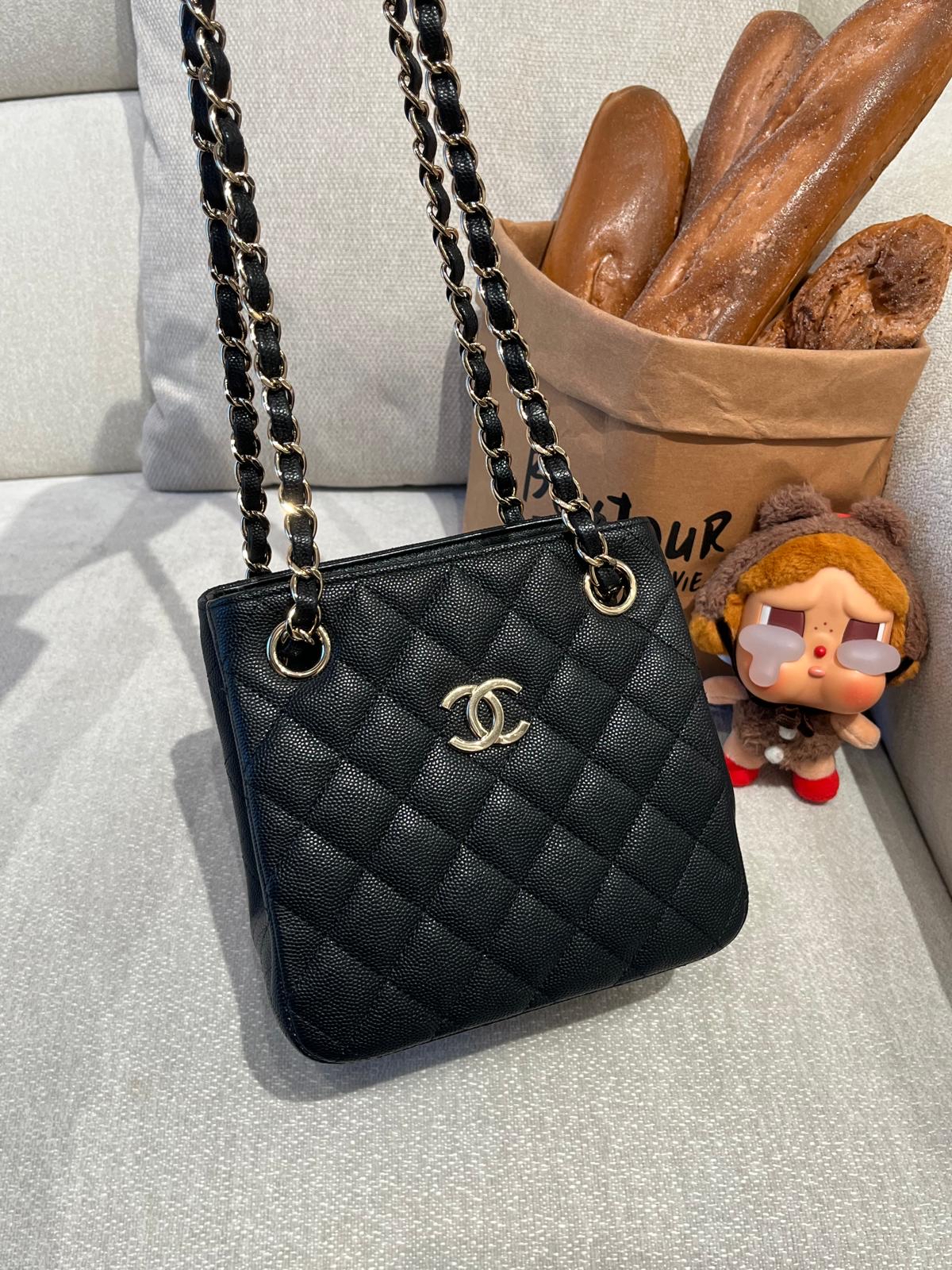 Chanel Mini Bucket Bag 黑色魚子醬牛皮金鏈100%Authentic, 98%new ✅晶片✅Dust bag✅Box