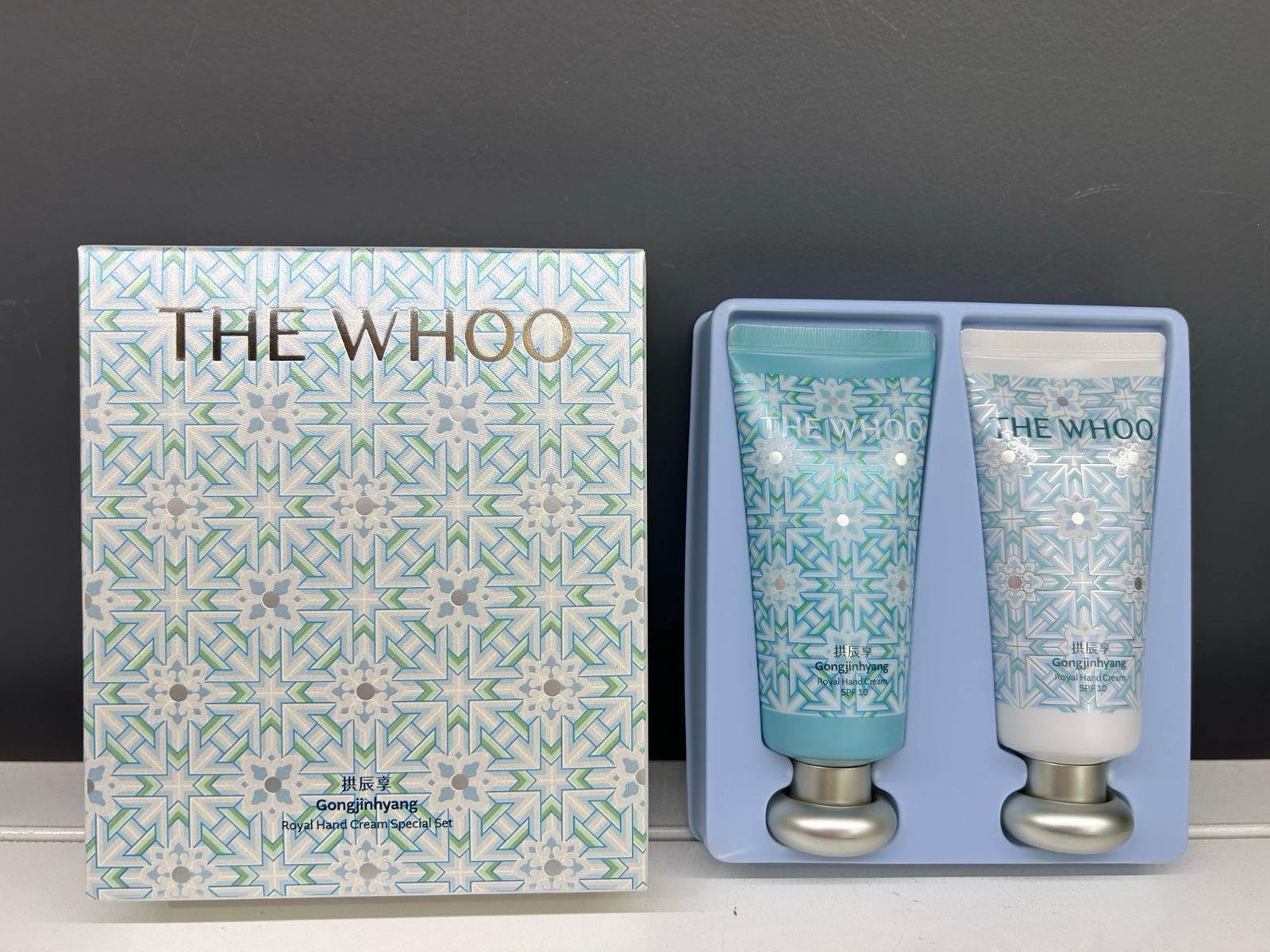whoo護手霜套盒【2025聖誕版】 內含中藥成分 有效改善粗糙、減少皺紋 補充營養與水分 恢復手部皮膚彈性 此外含有防曬成分SPF10 滋潤度非常好 防曬又抗皺 送禮又非常適合