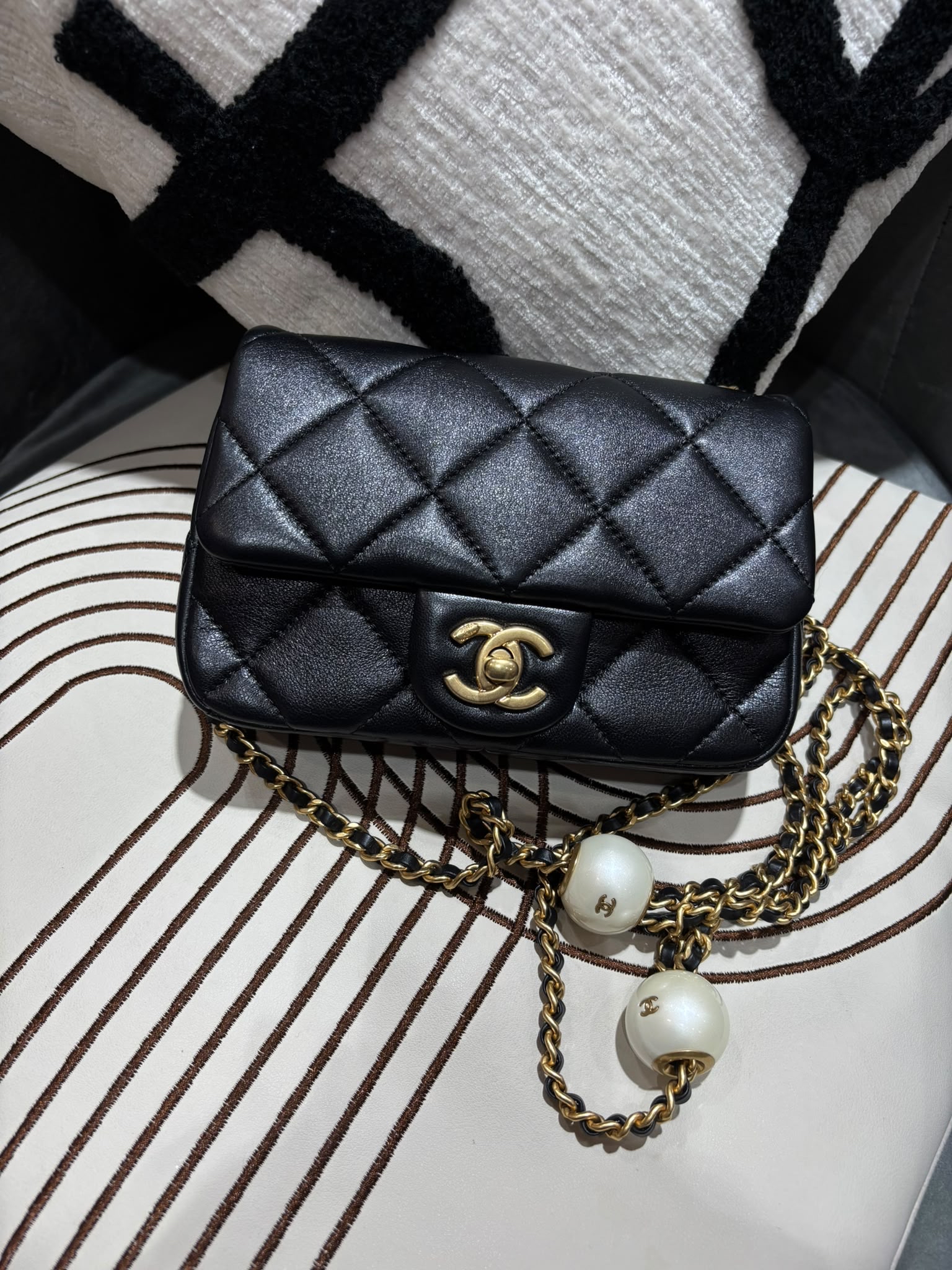 未使用品Chanel Mini Flap with Adjustable Pearls Chain 24S 雙球珍珠調節球 AS4868, 100%Authentic,Unused ✅晶片✅Dust bag✅Box