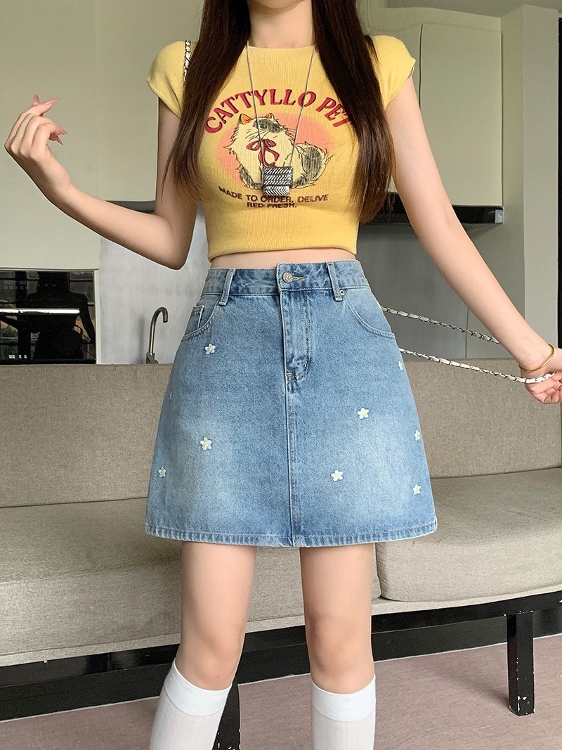 B351(30835) 韩版JEANS时尚小雏菊刺绣蓝短裙 