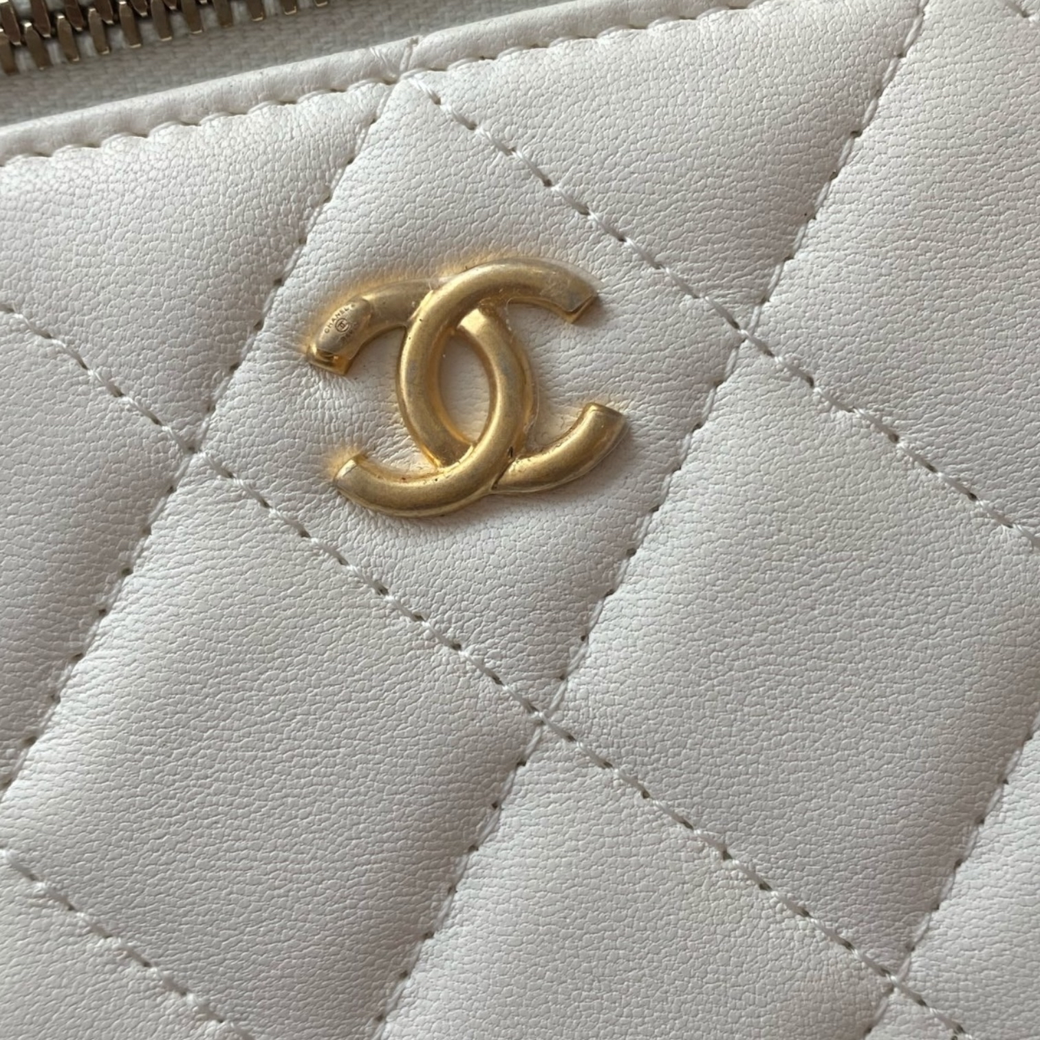 Chanel Lambskin vanity羊皮金球長盒子