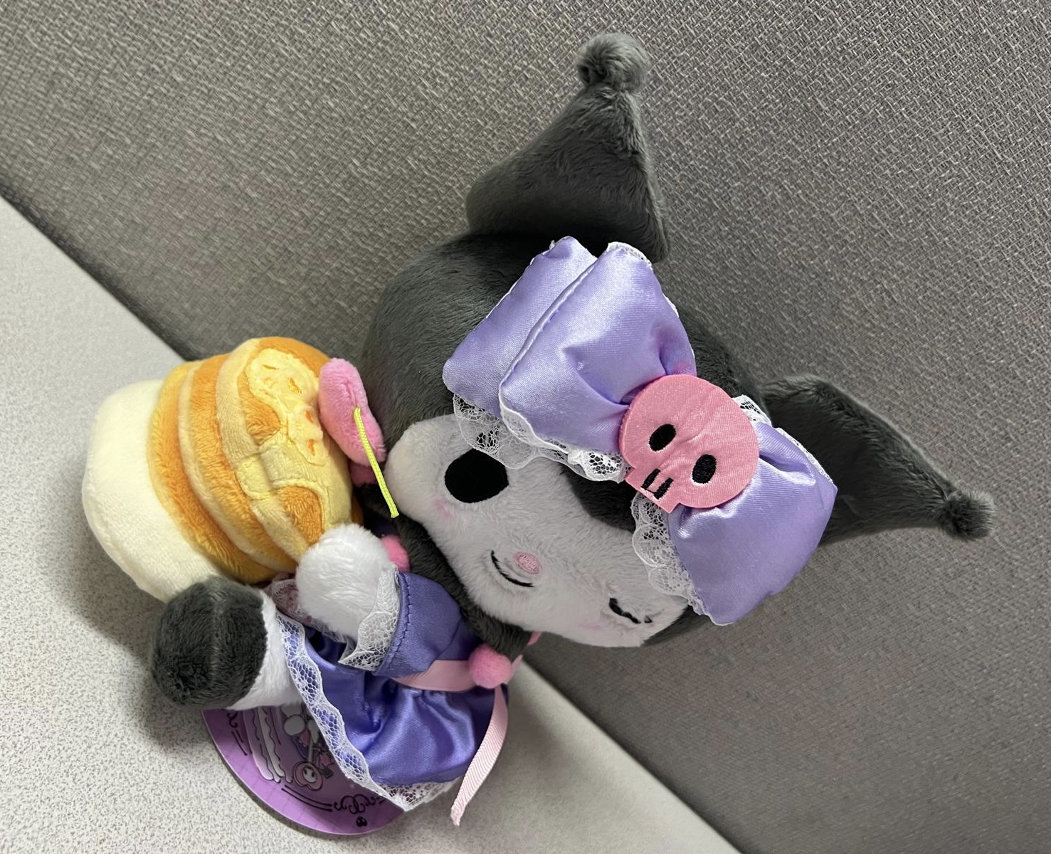 🌈 Sanrio global Kuromi 手持鬆餅公仔