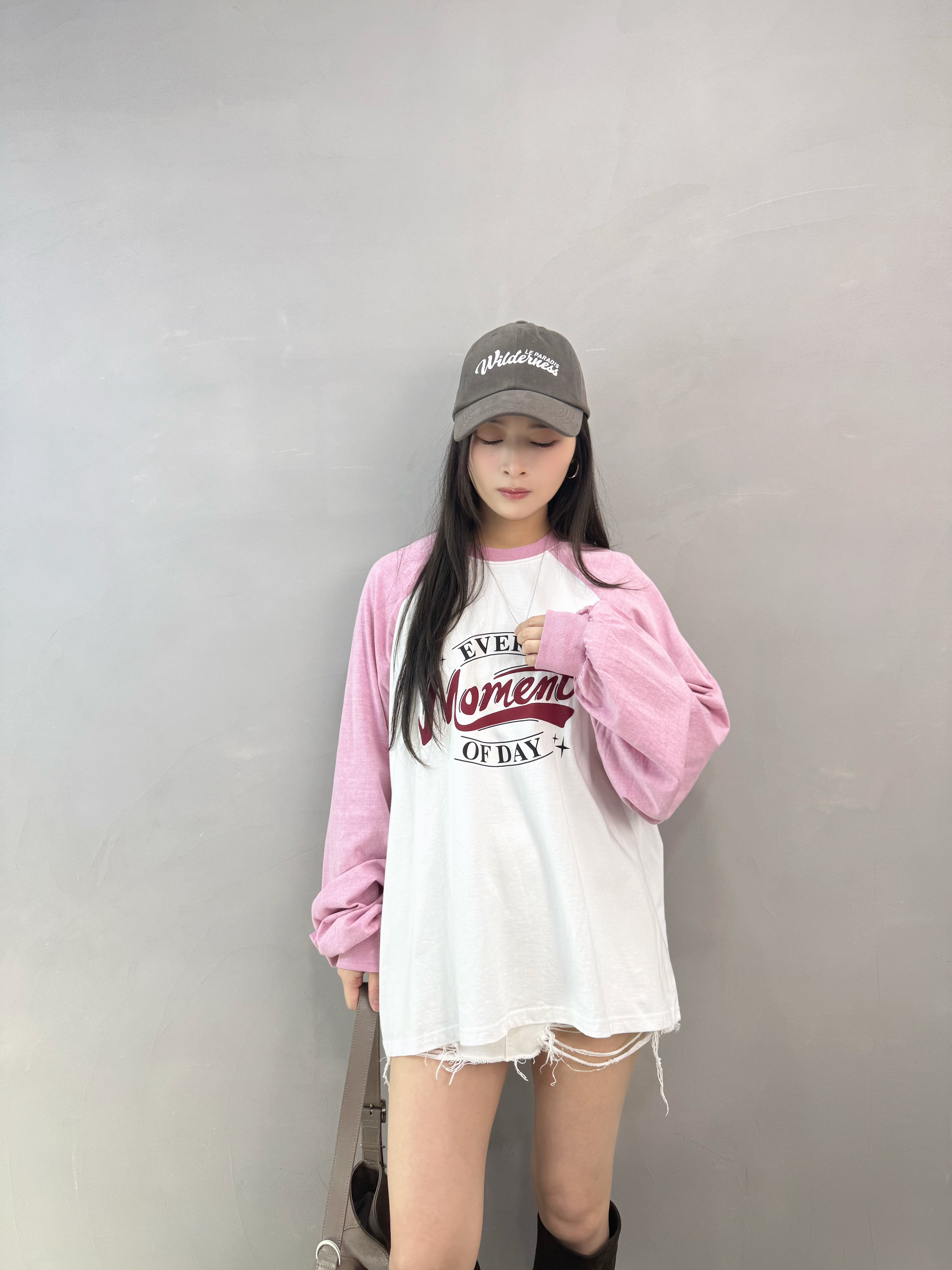 I23 牛角英文字長tee