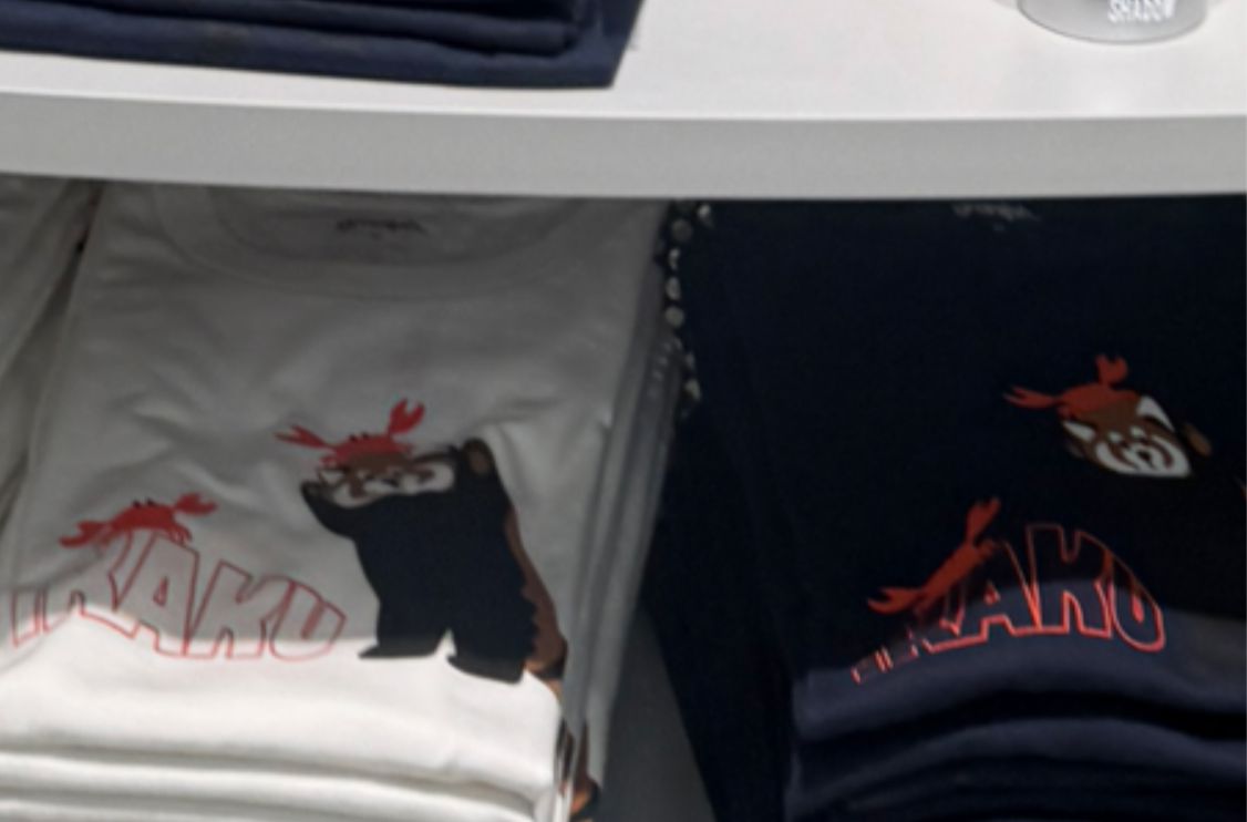 北海道店限定のIkaku 札幌的螃蟹 🦀 tee Size Xs -XXL White / navy