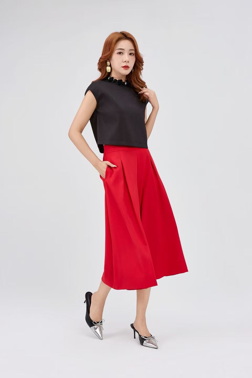 10141331 Structured Minimal Sleeveless Top